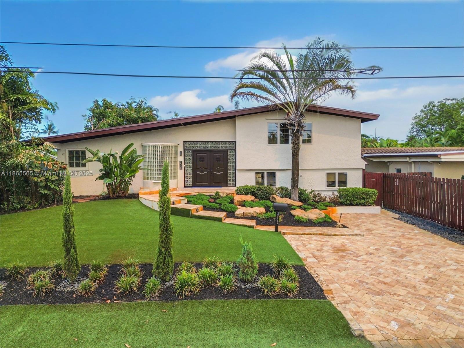 2530 Okeechobee Ln