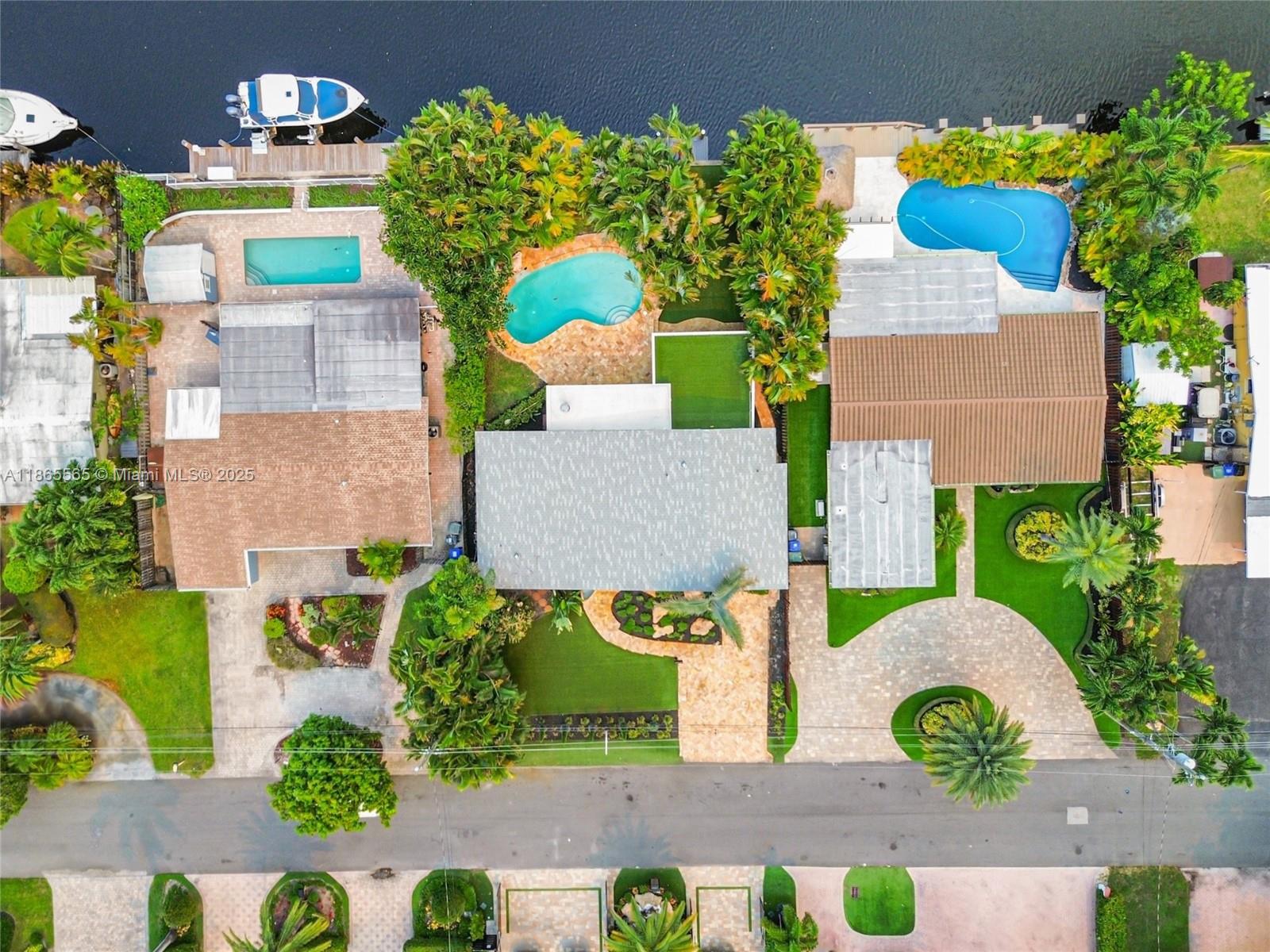 2530 Okeechobee Ln