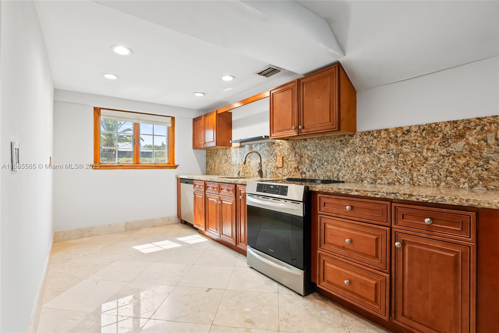 2530 Okeechobee Ln