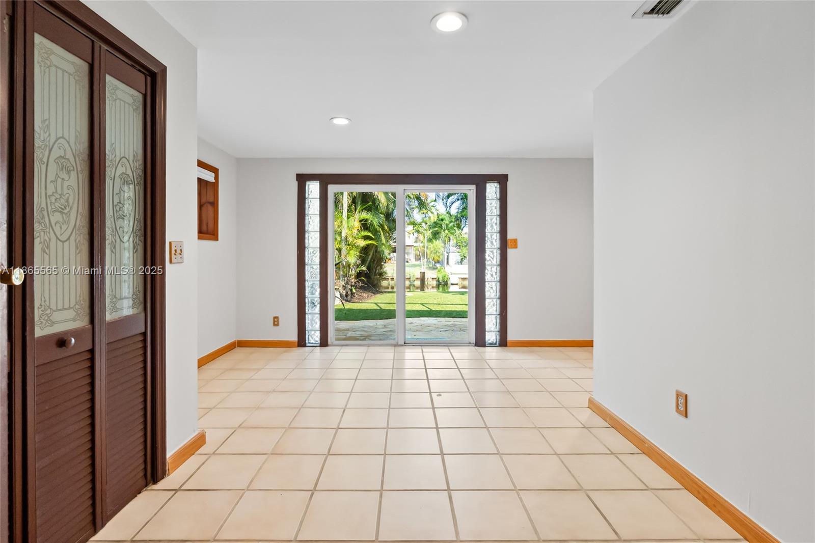 2530 Okeechobee Ln