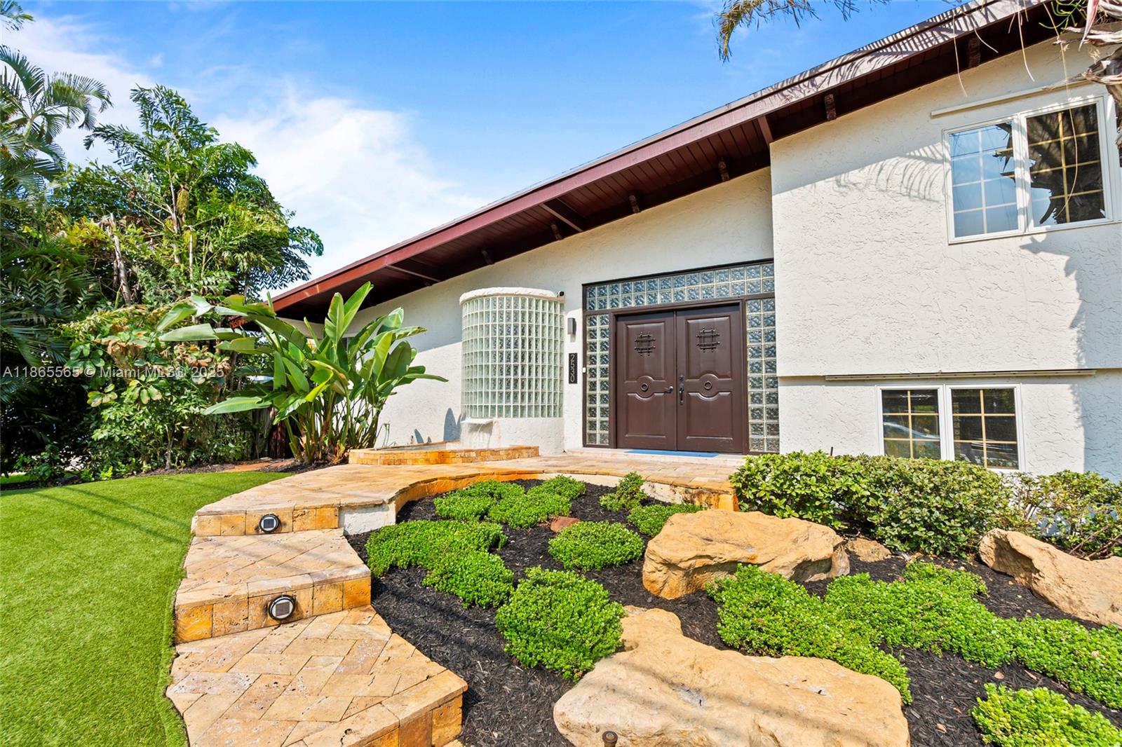 2530 Okeechobee Ln