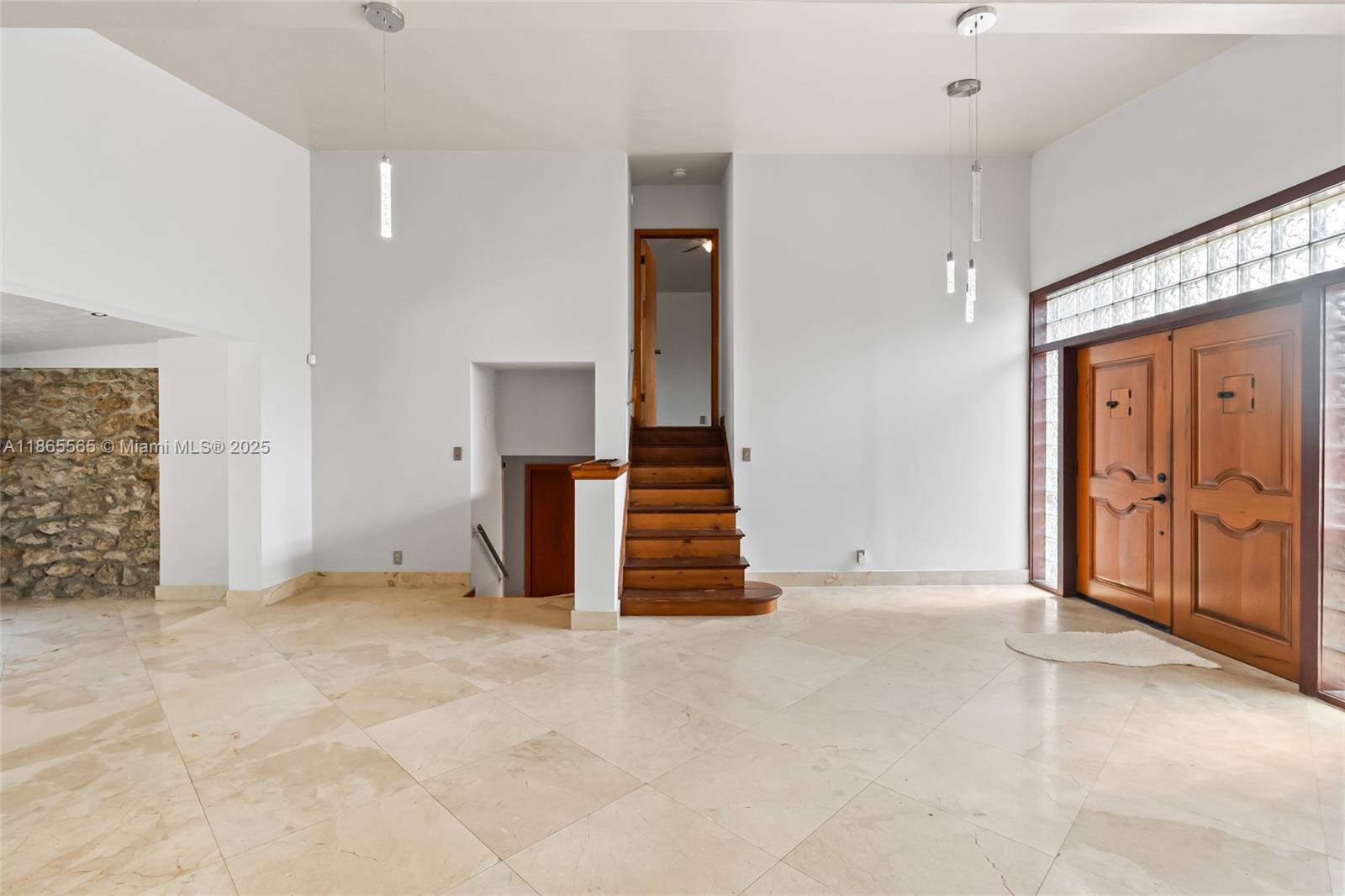 2530 Okeechobee Ln