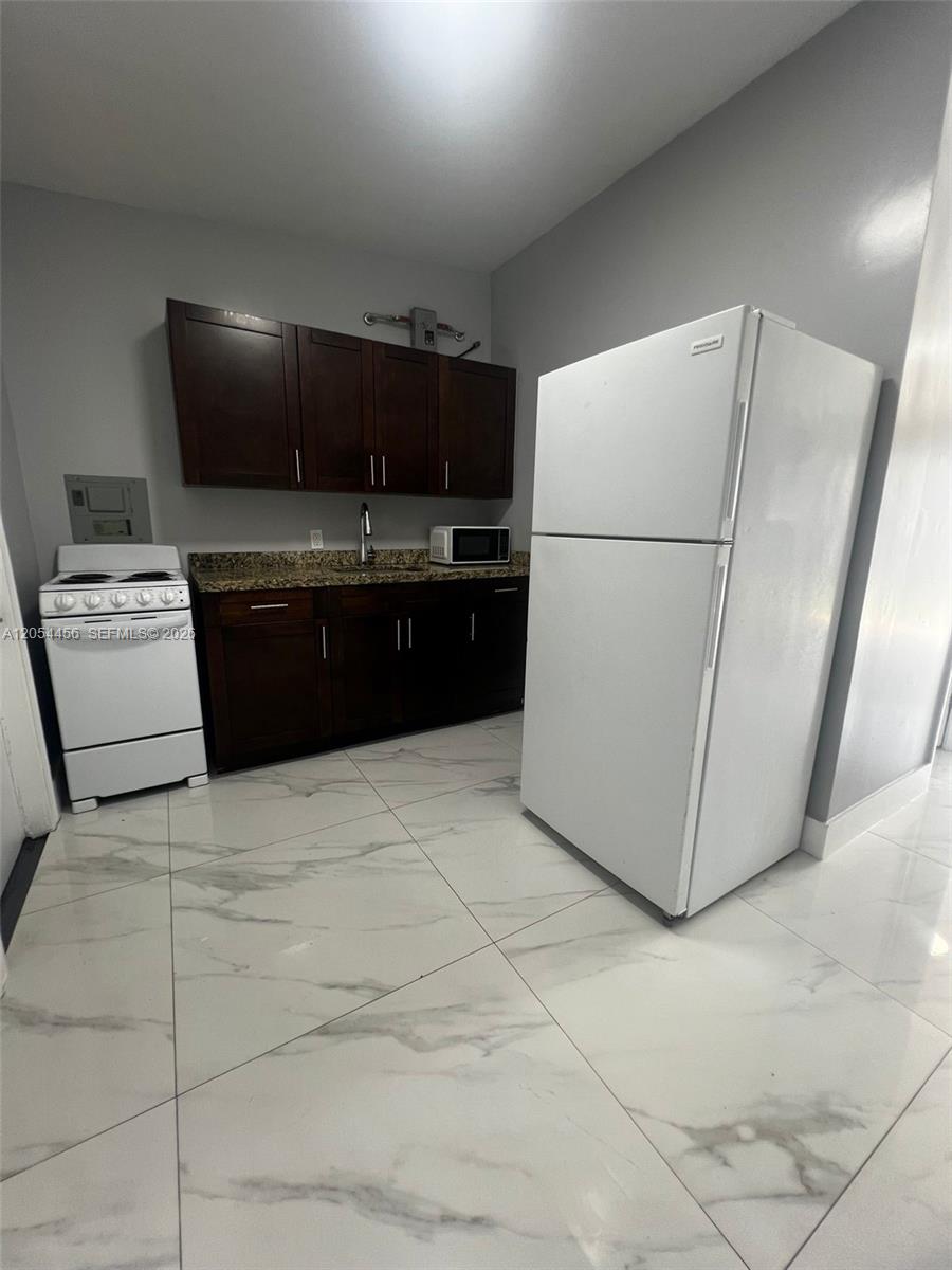 2090 NW 31th St # 4