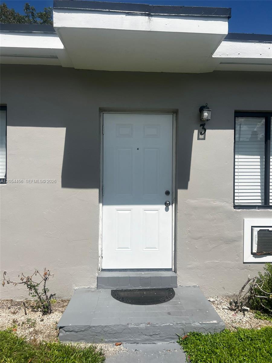 2090 NW 31th St # 4