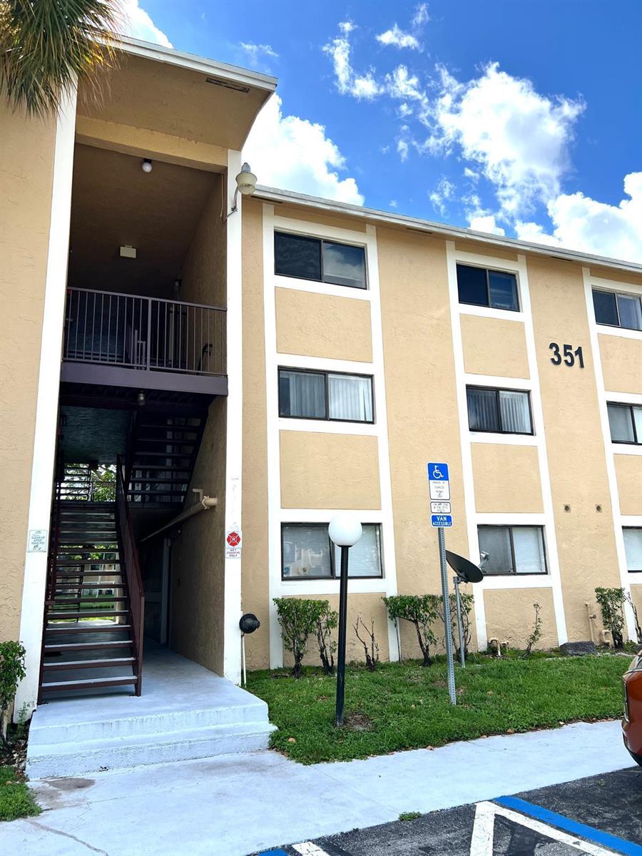 351 PALM Way # 204