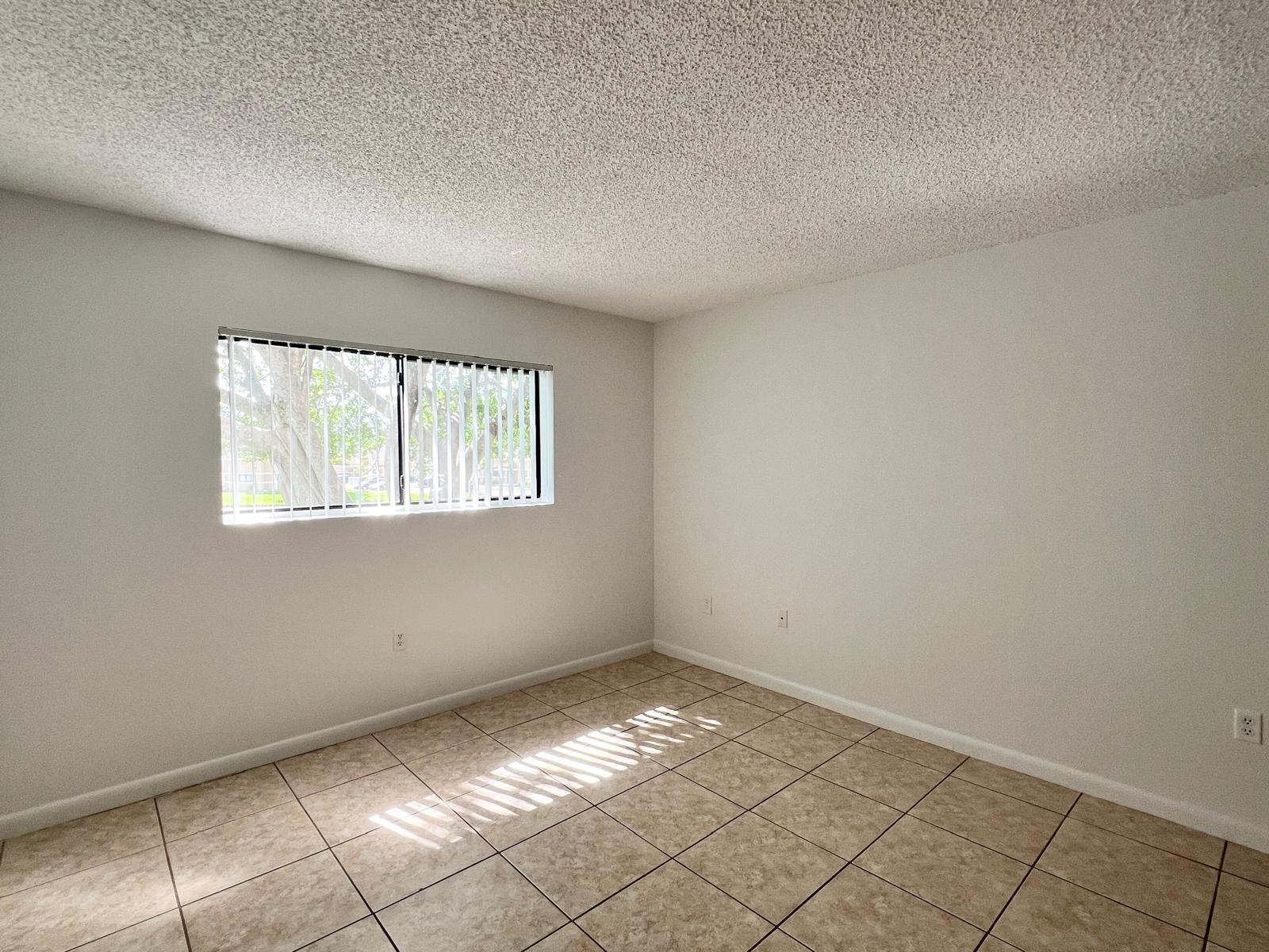 351 PALM Way # 204