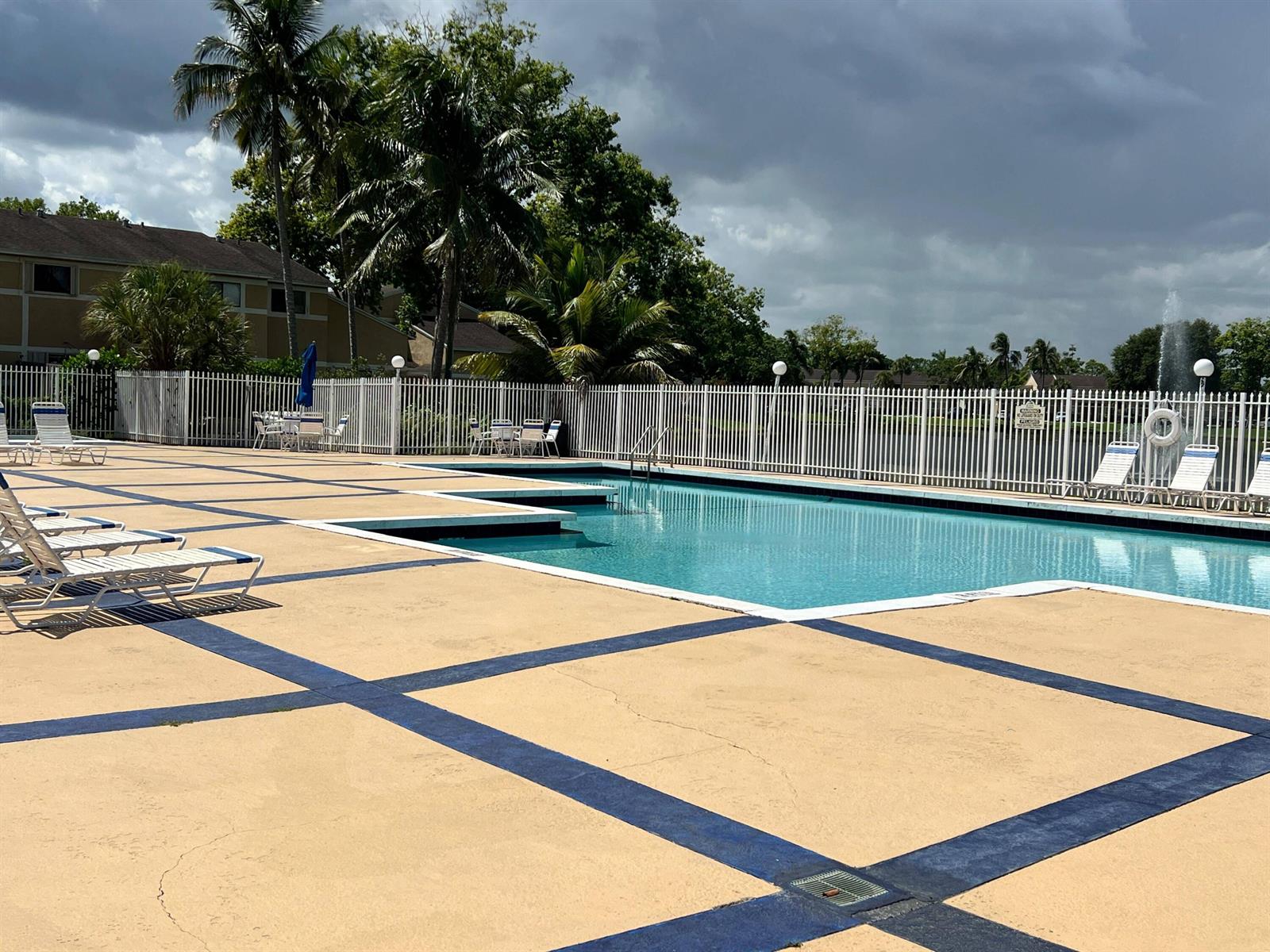 351 PALM Way # 204