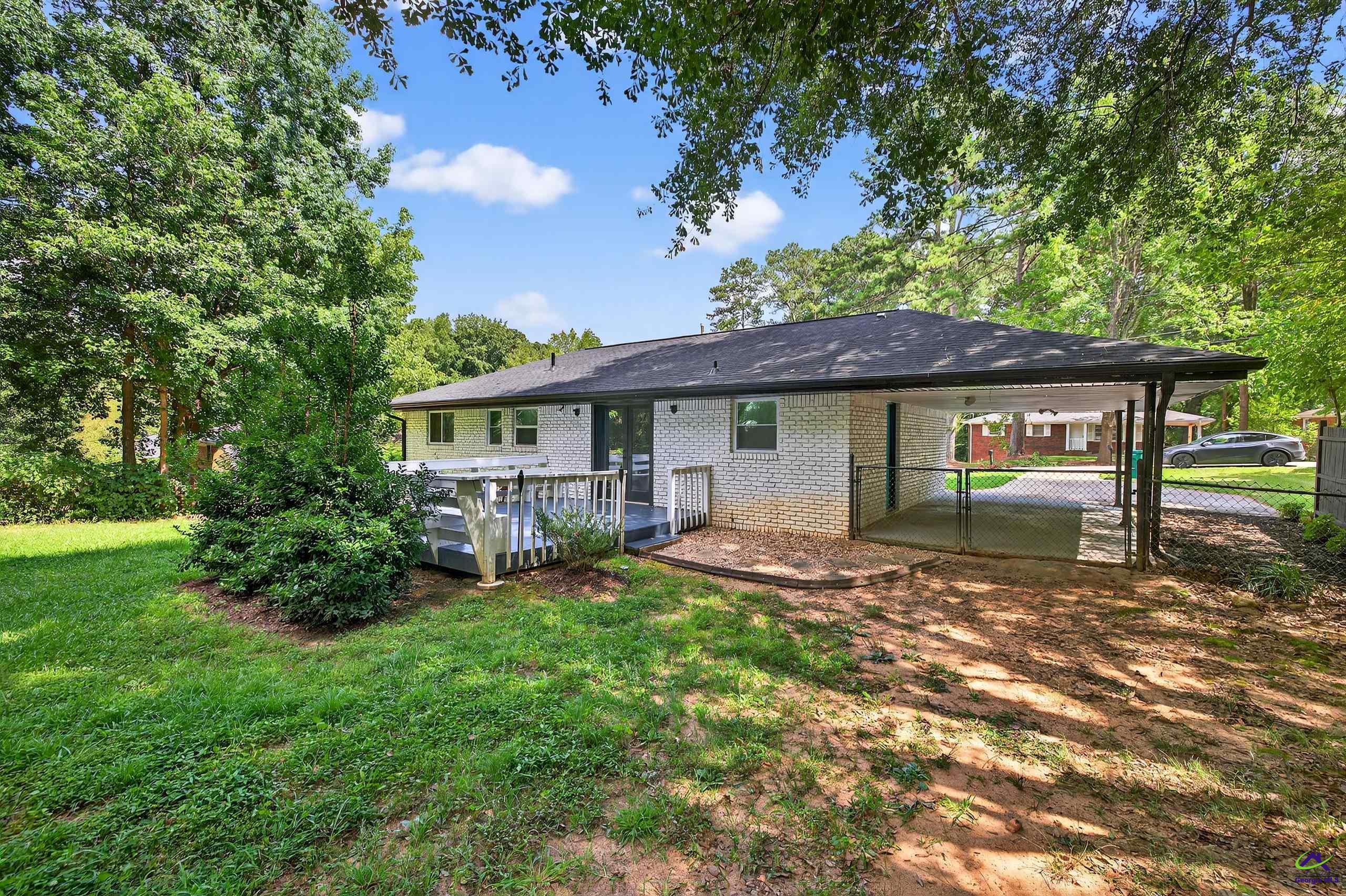 218 Palms Lane