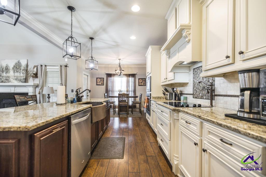 107 S Carmenville Drive