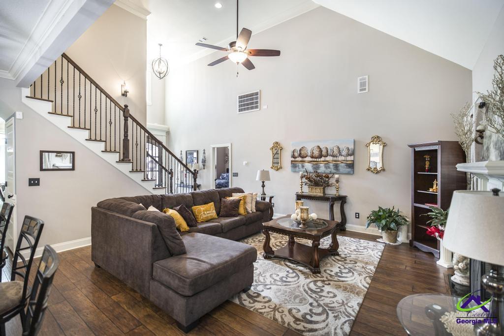 107 S Carmenville Drive