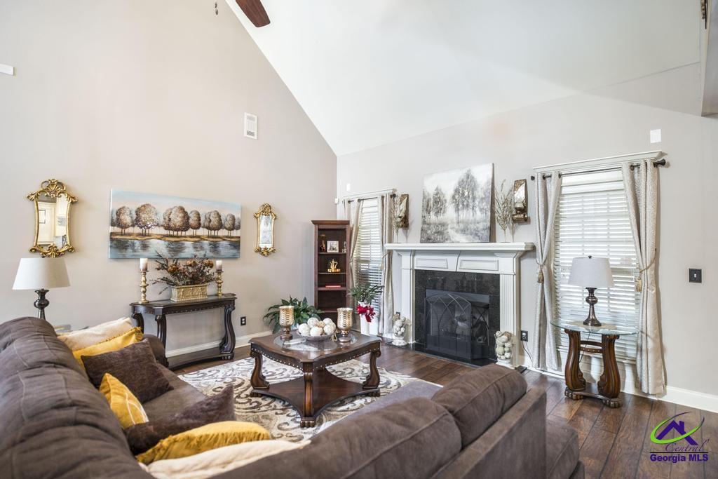 107 S Carmenville Drive
