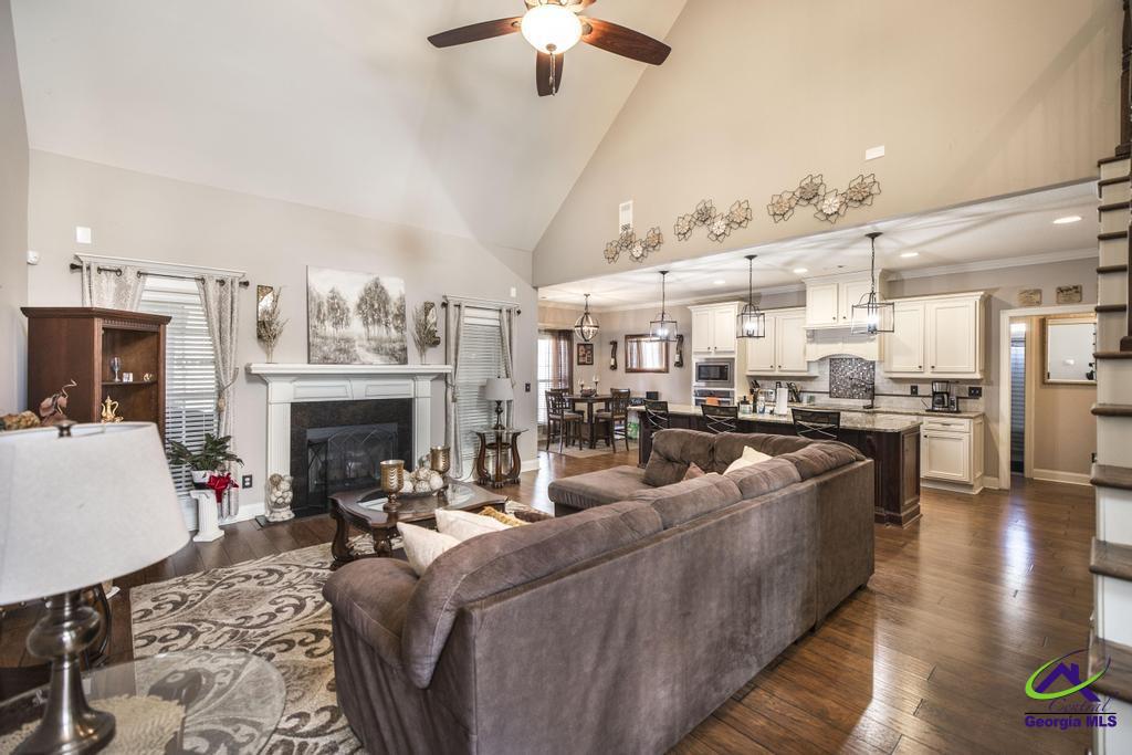 107 S Carmenville Drive