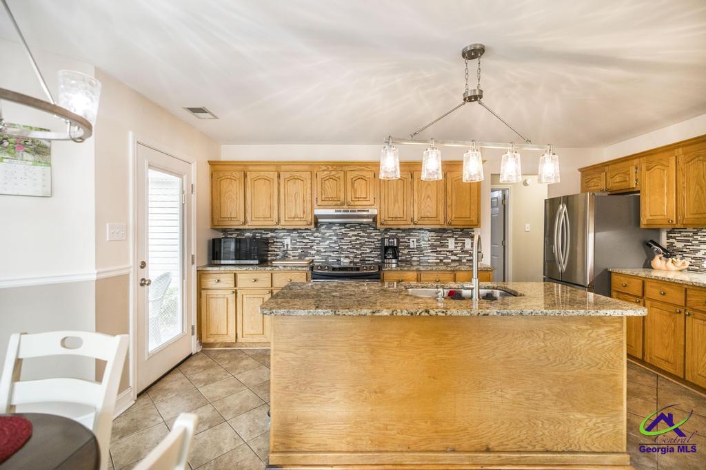 98 Gleneagle Dr