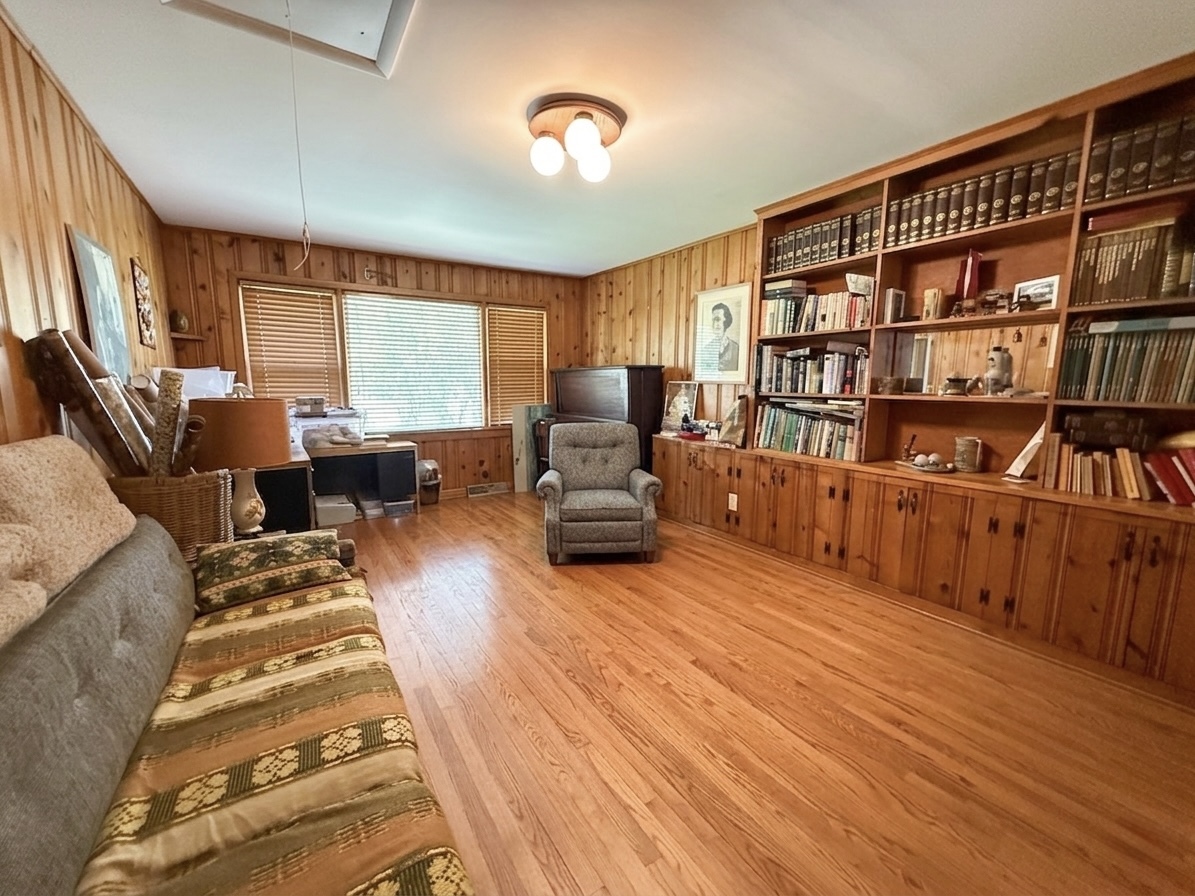 1533 Crabtree Lane