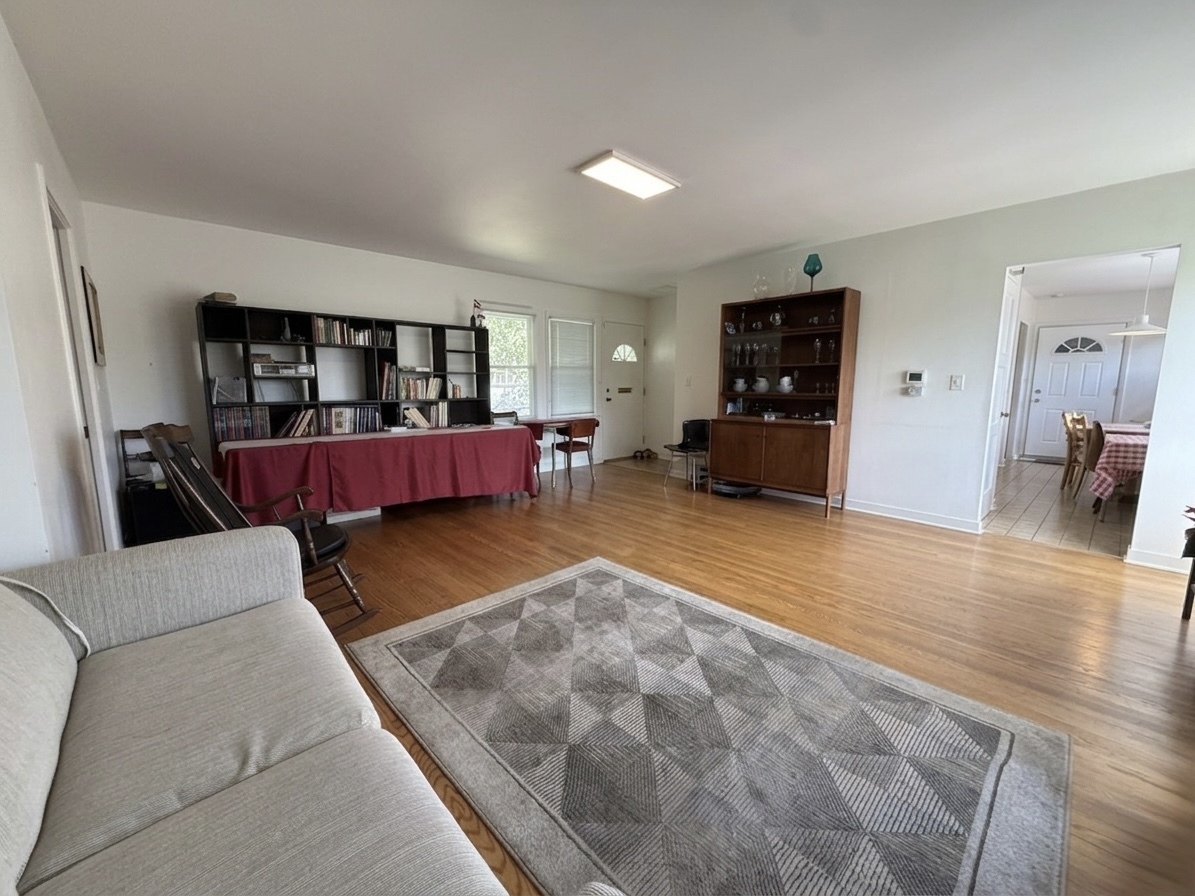 1533 Crabtree Lane