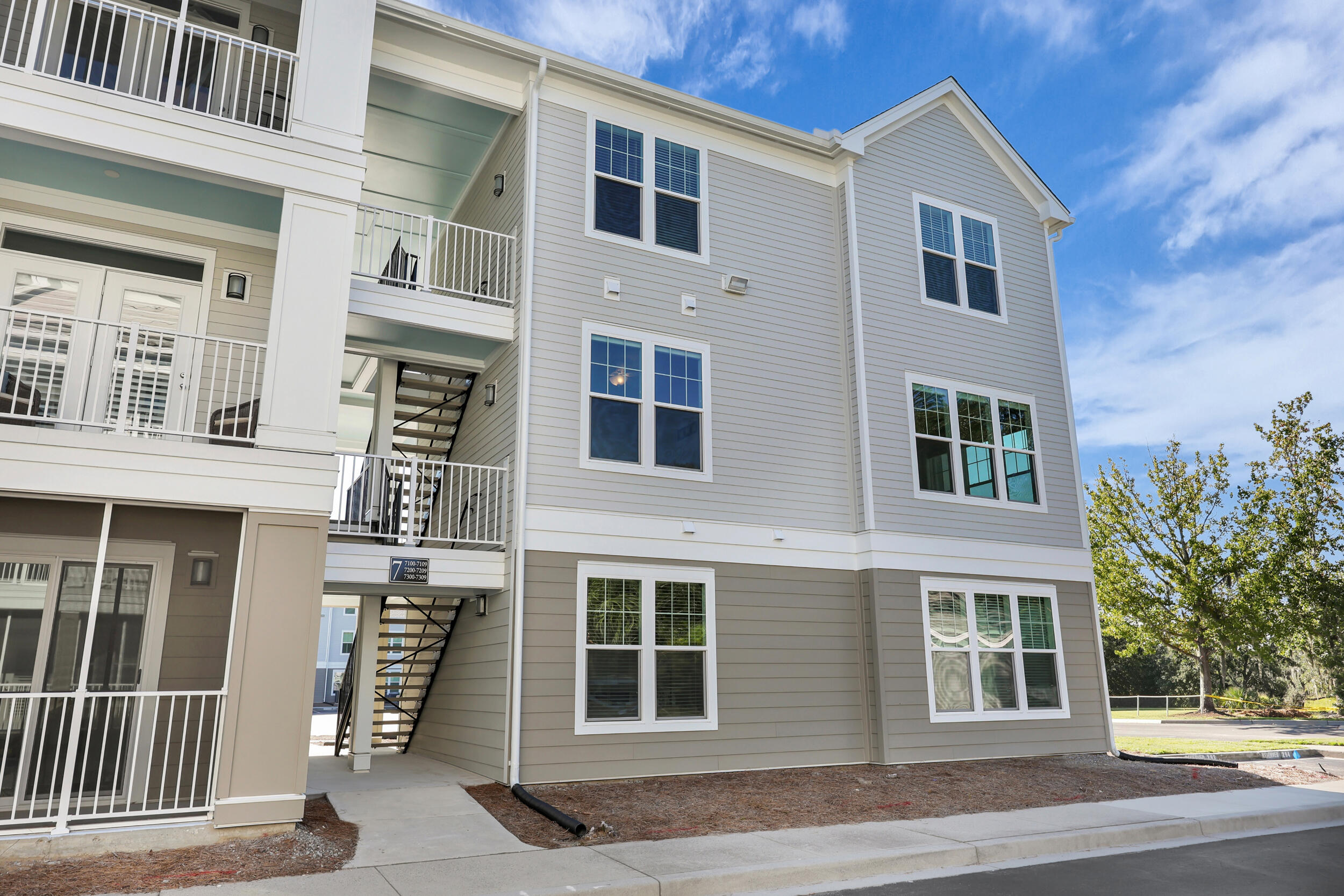 130 River Landing Drive # 7200