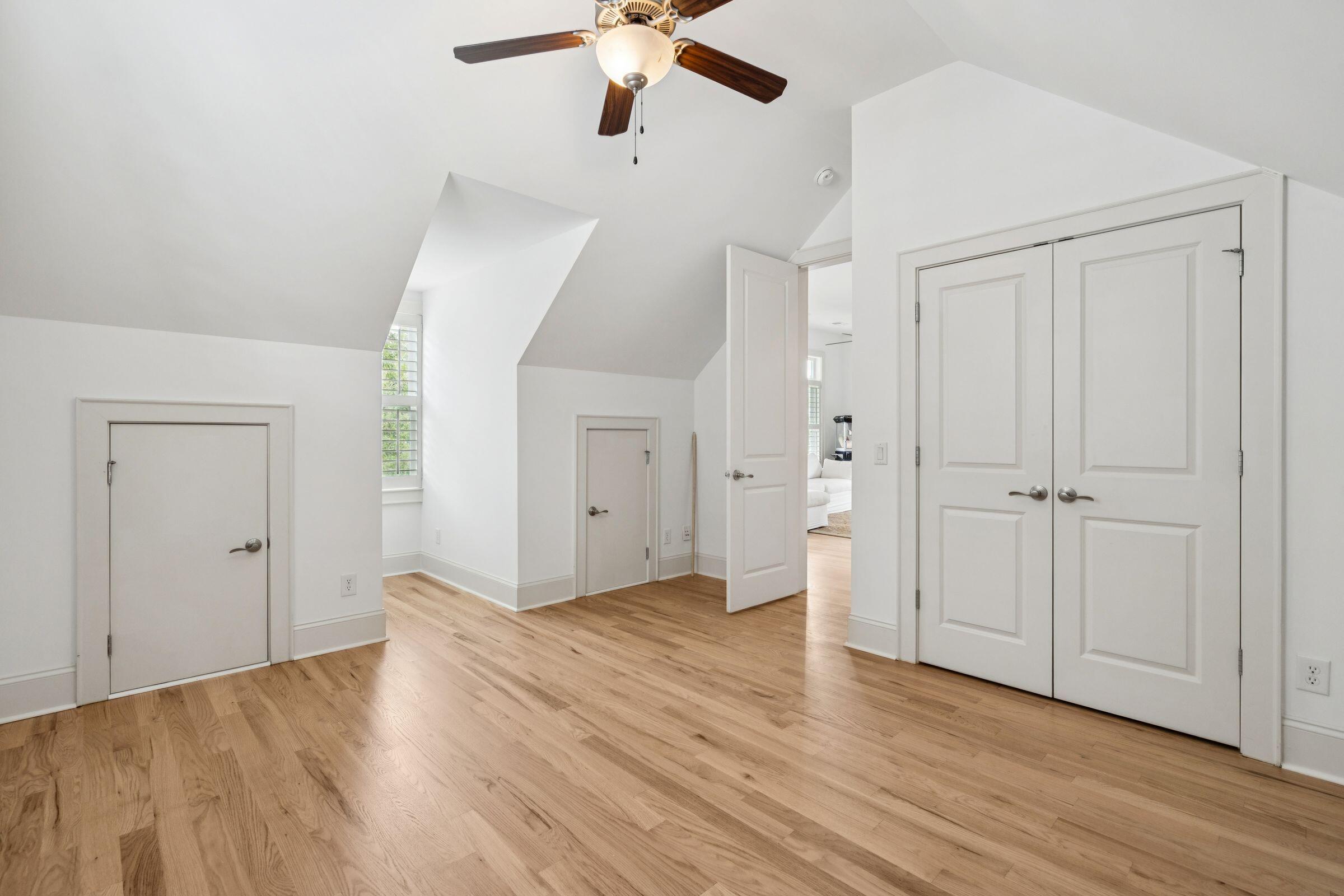 1119 Oak Overhang Street