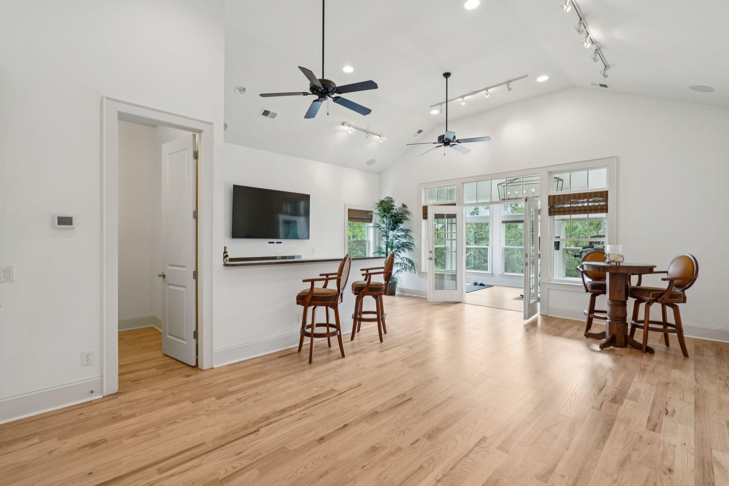 1119 Oak Overhang Street