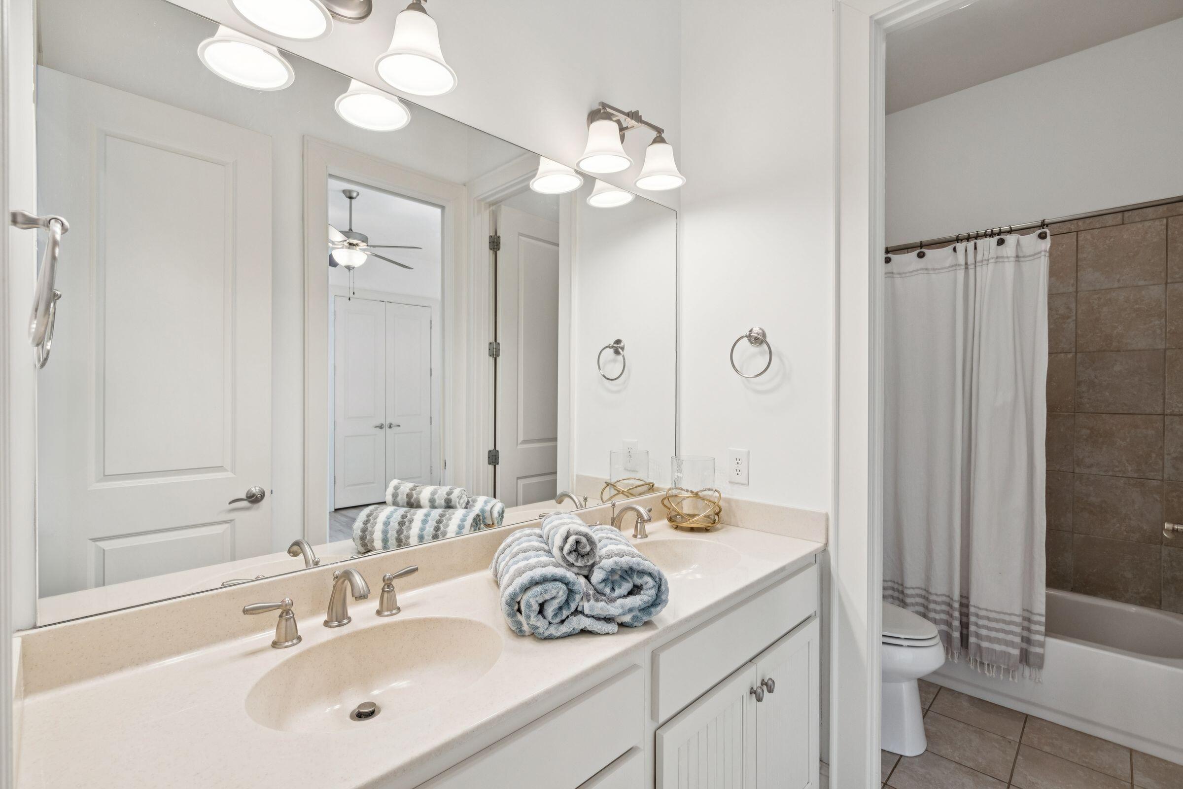 1119 Oak Overhang Street