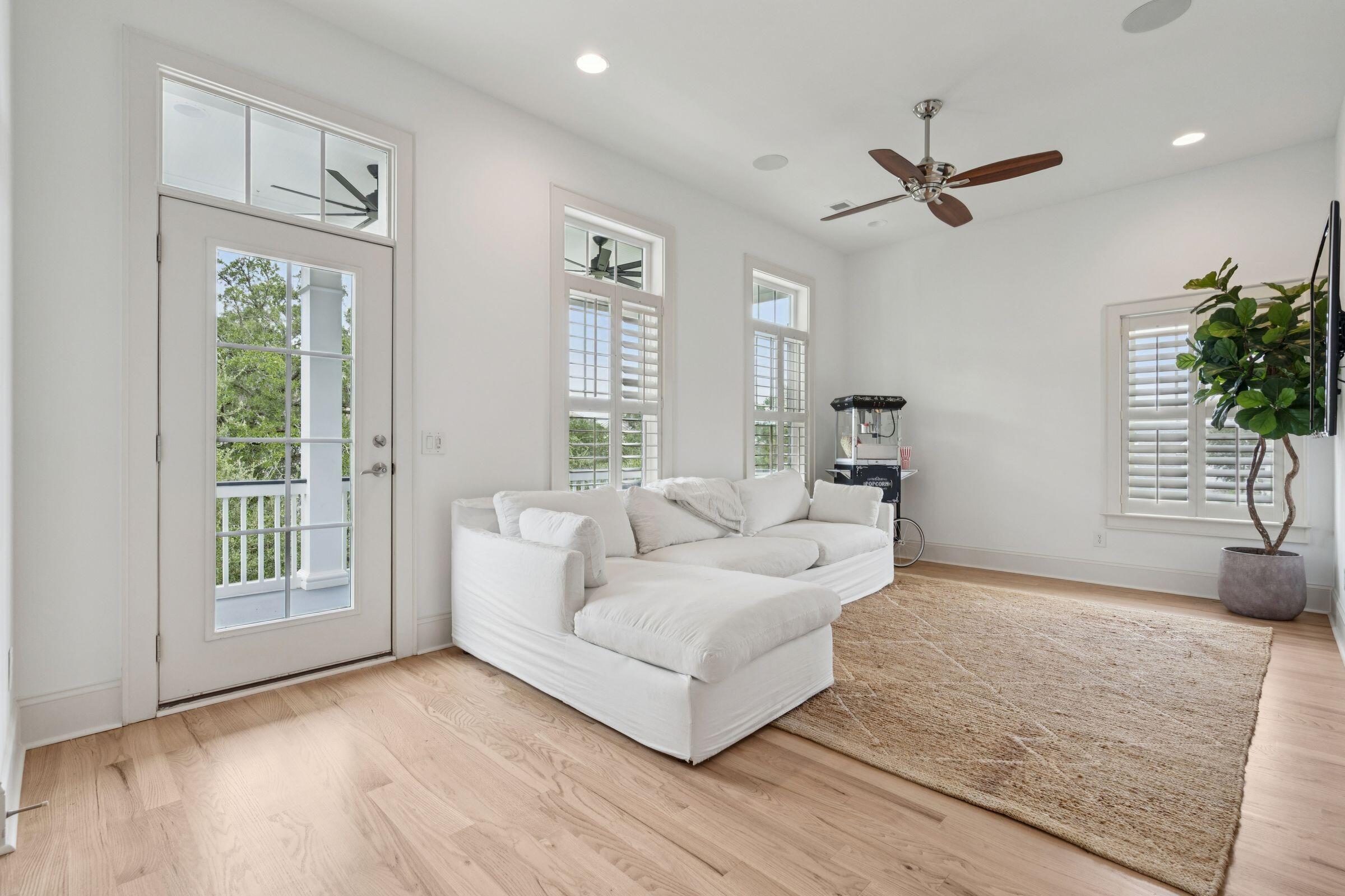 1119 Oak Overhang Street