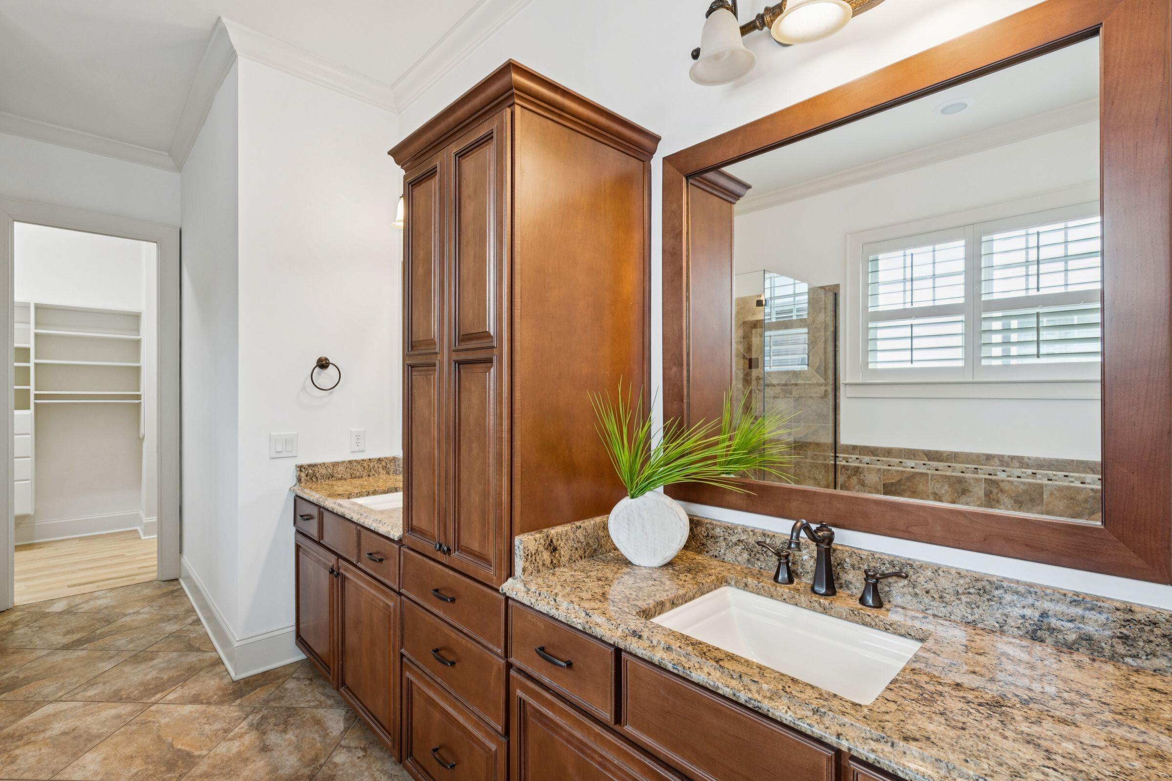 1119 Oak Overhang Street