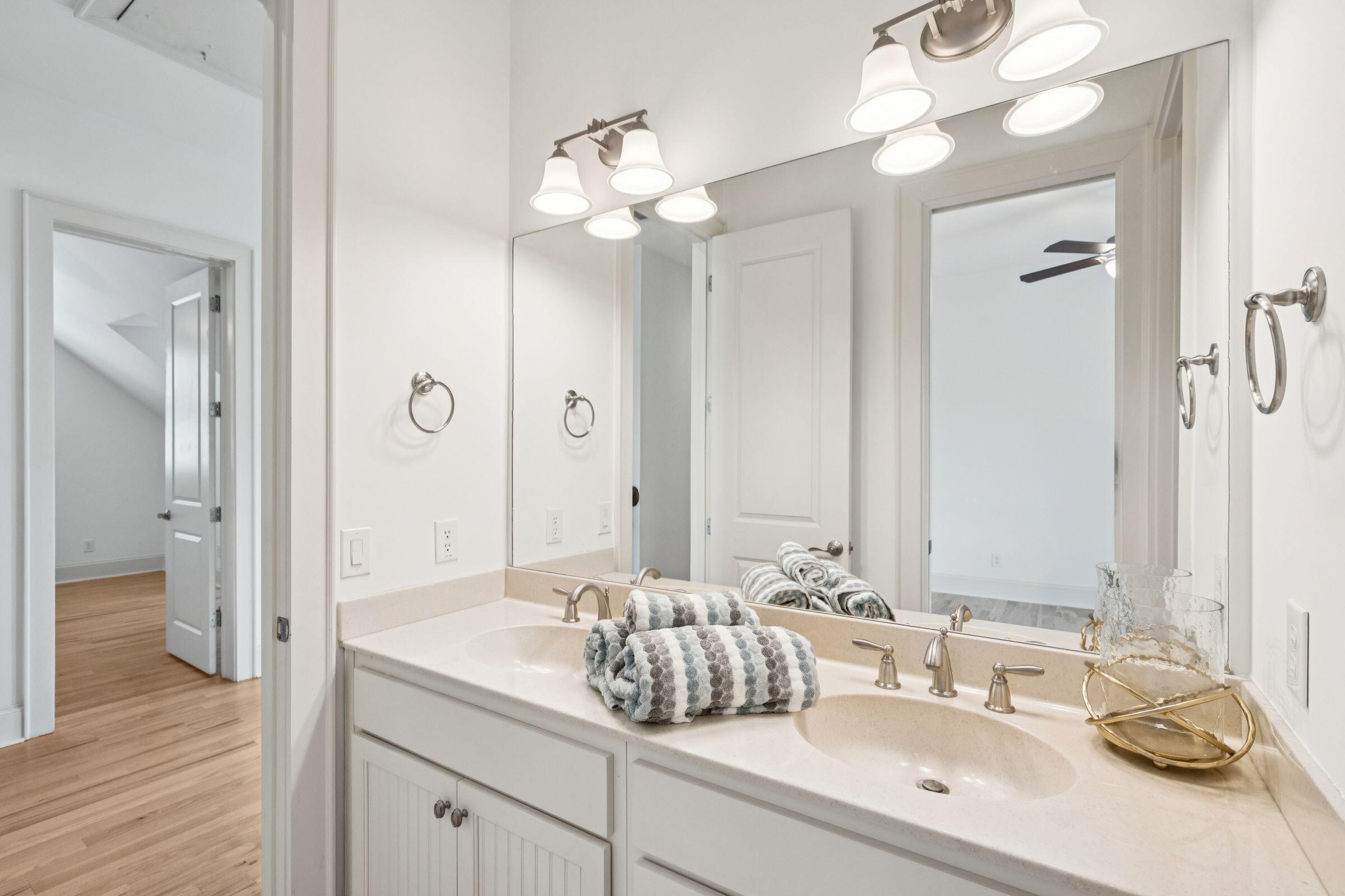 1119 Oak Overhang Street