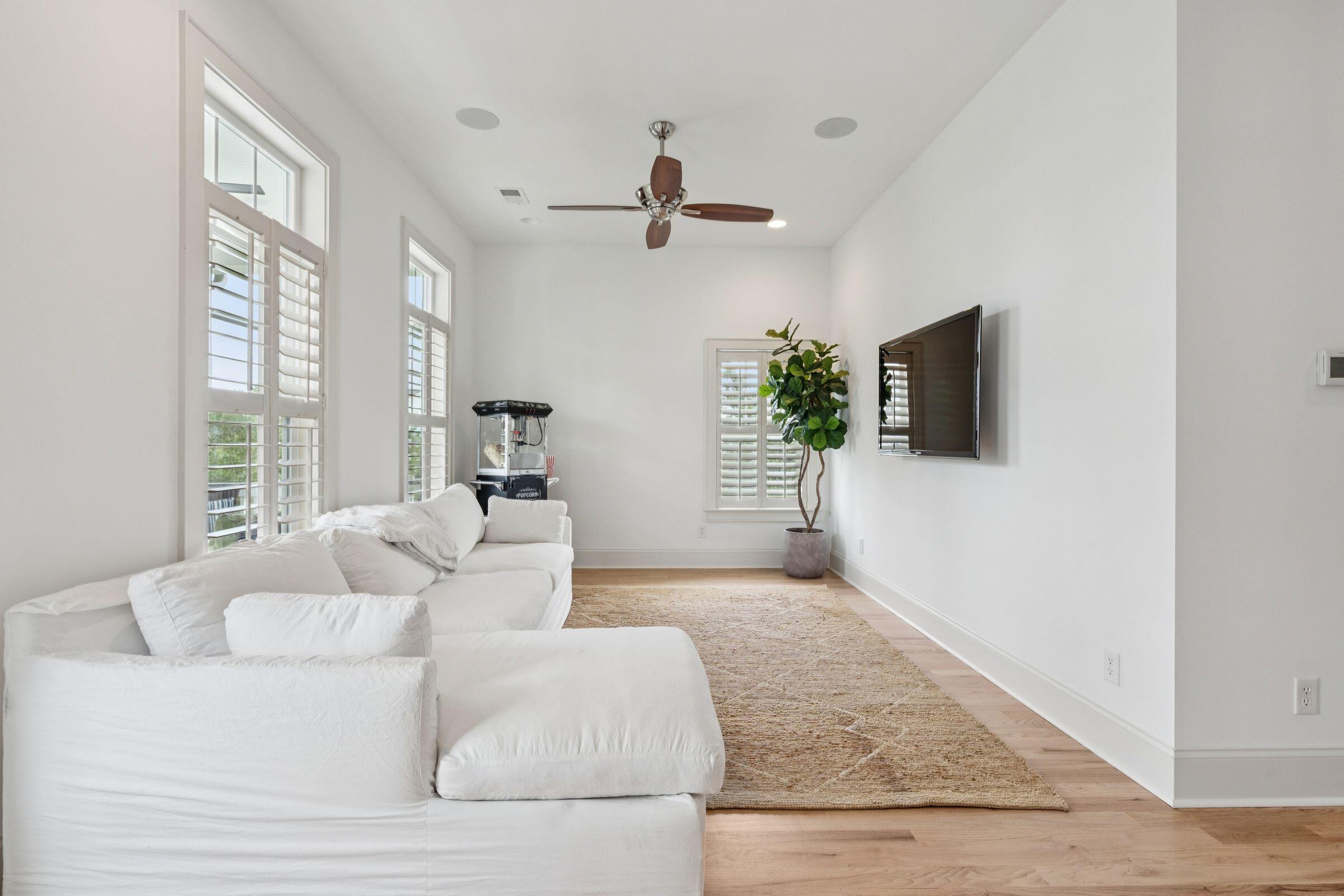 1119 Oak Overhang Street