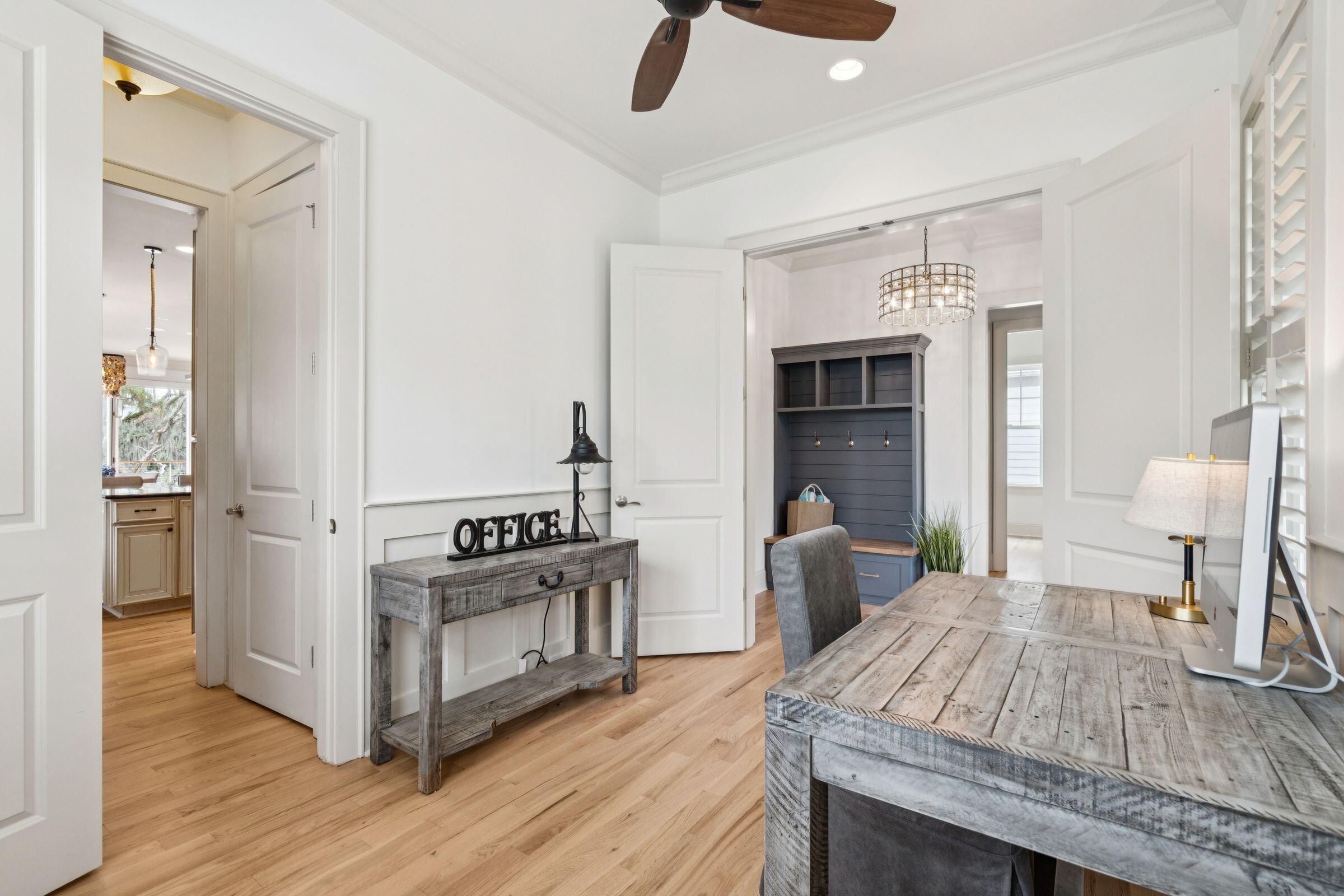 1119 Oak Overhang Street