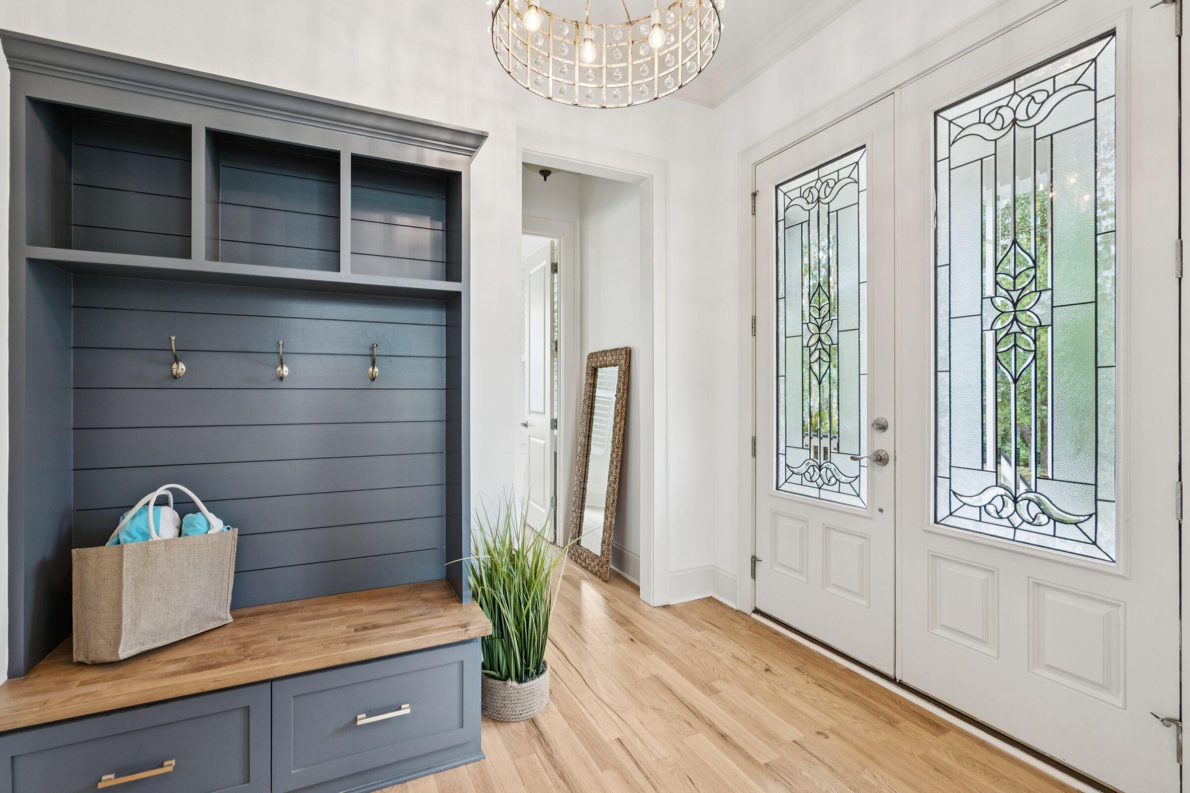 1119 Oak Overhang Street