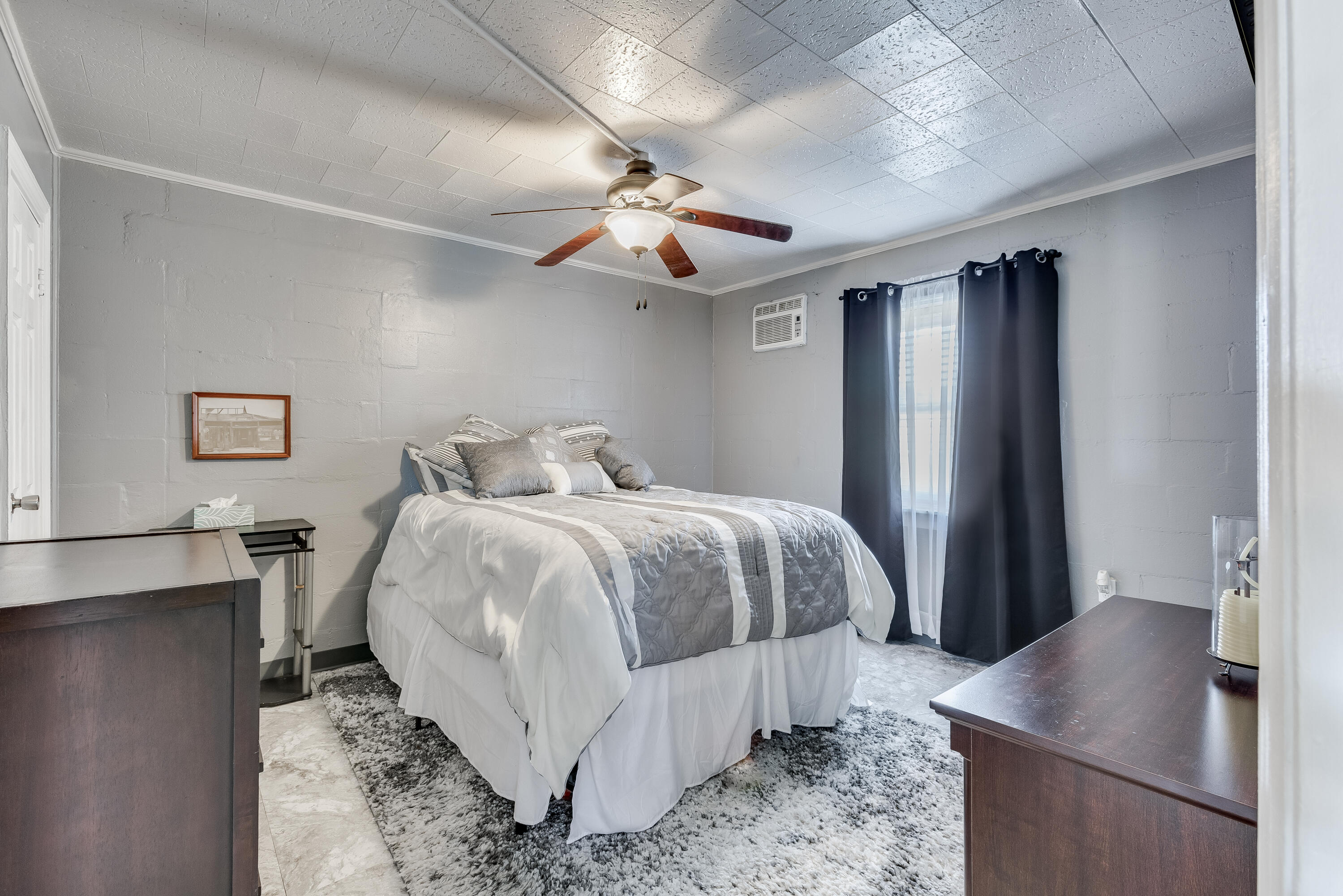 1211 Longpoint Road