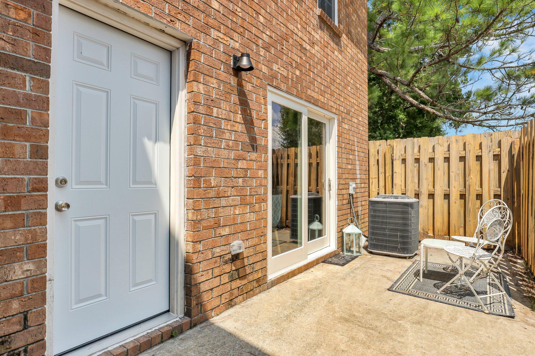 6875 Shahid Row