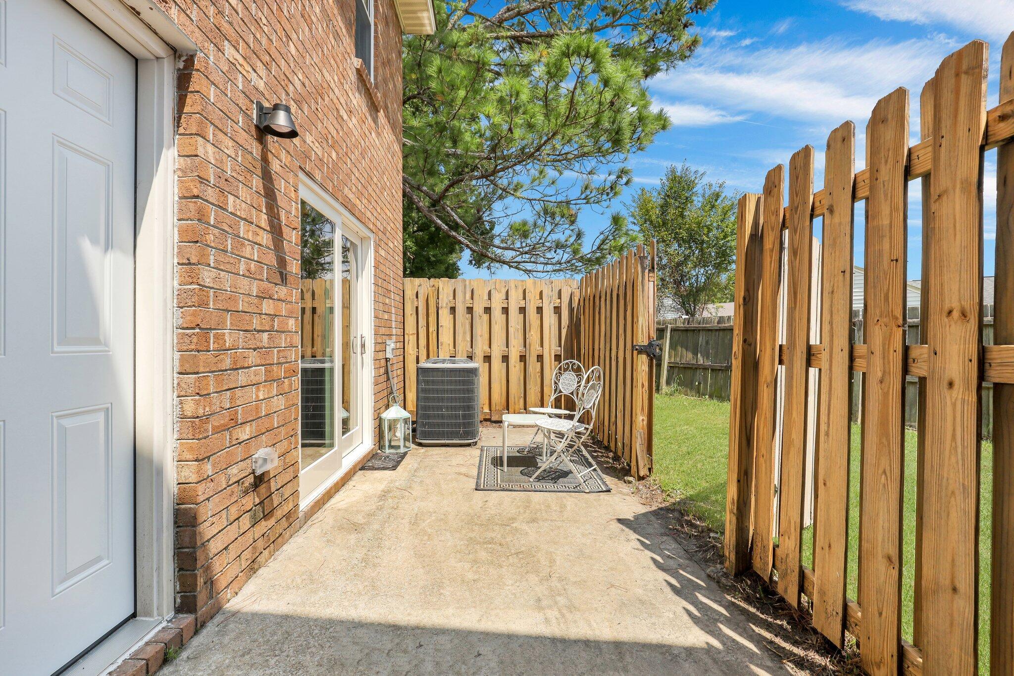 6875 Shahid Row