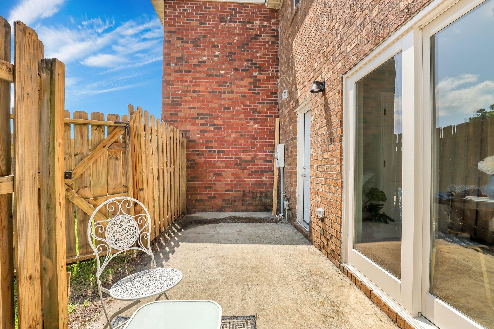 6875 Shahid Row