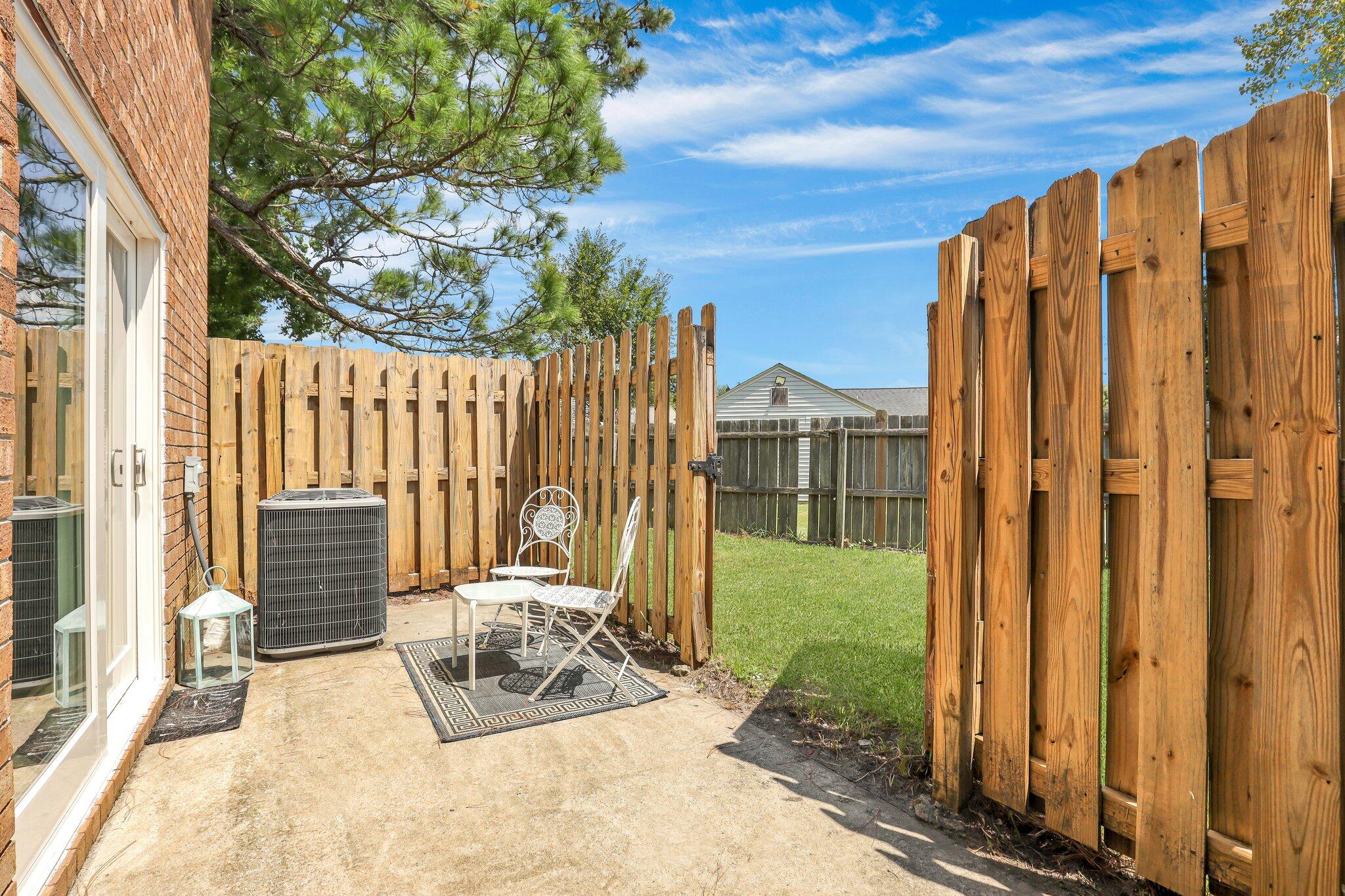 6875 Shahid Row