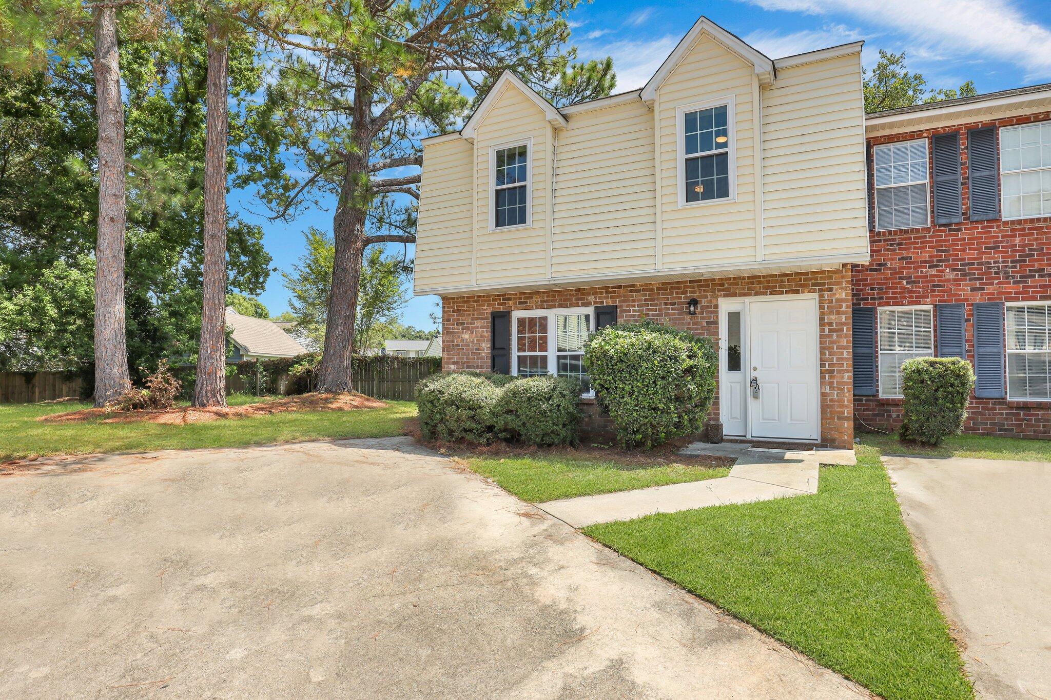 6875 Shahid Row