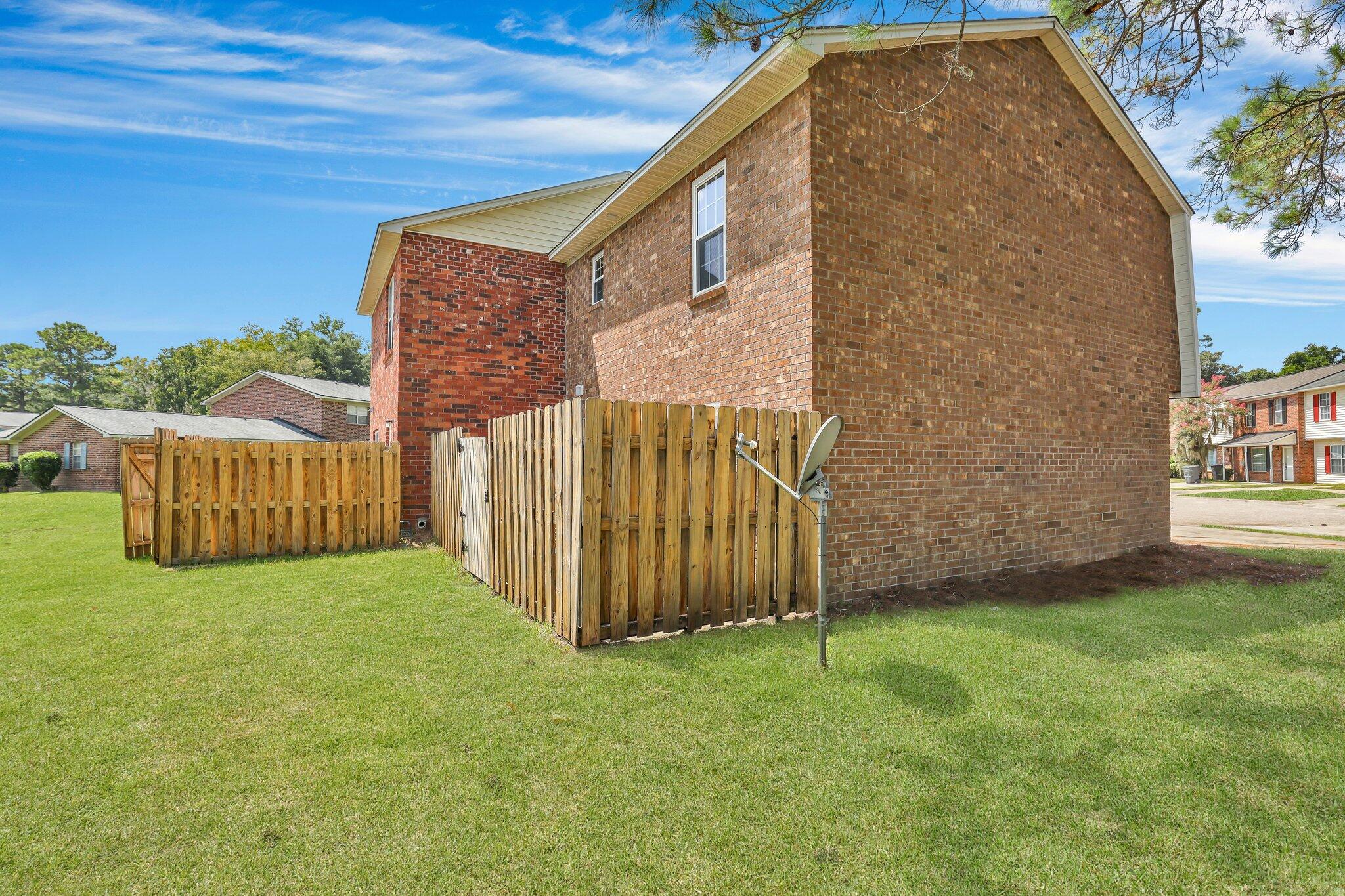 6875 Shahid Row