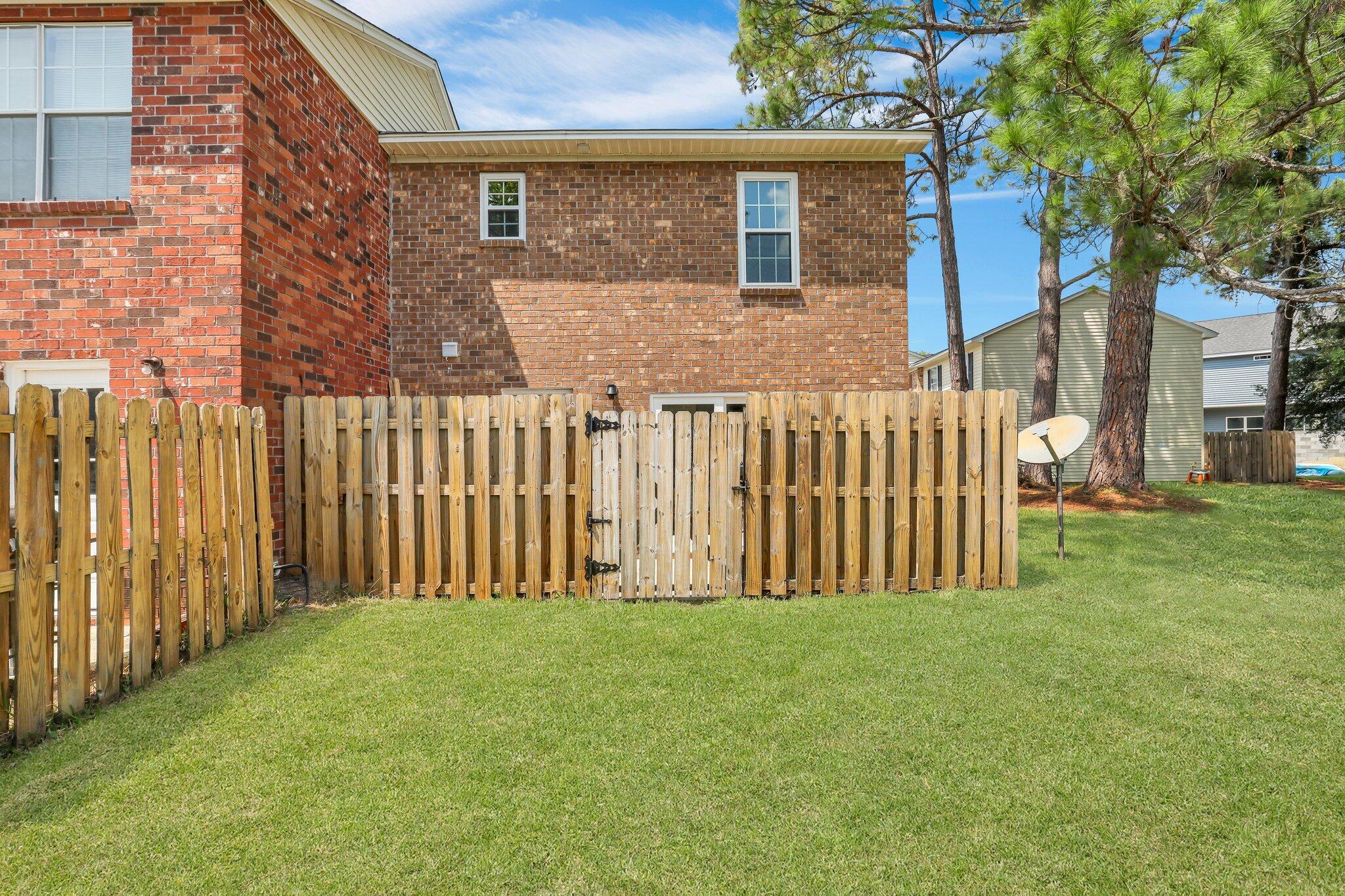 6875 Shahid Row
