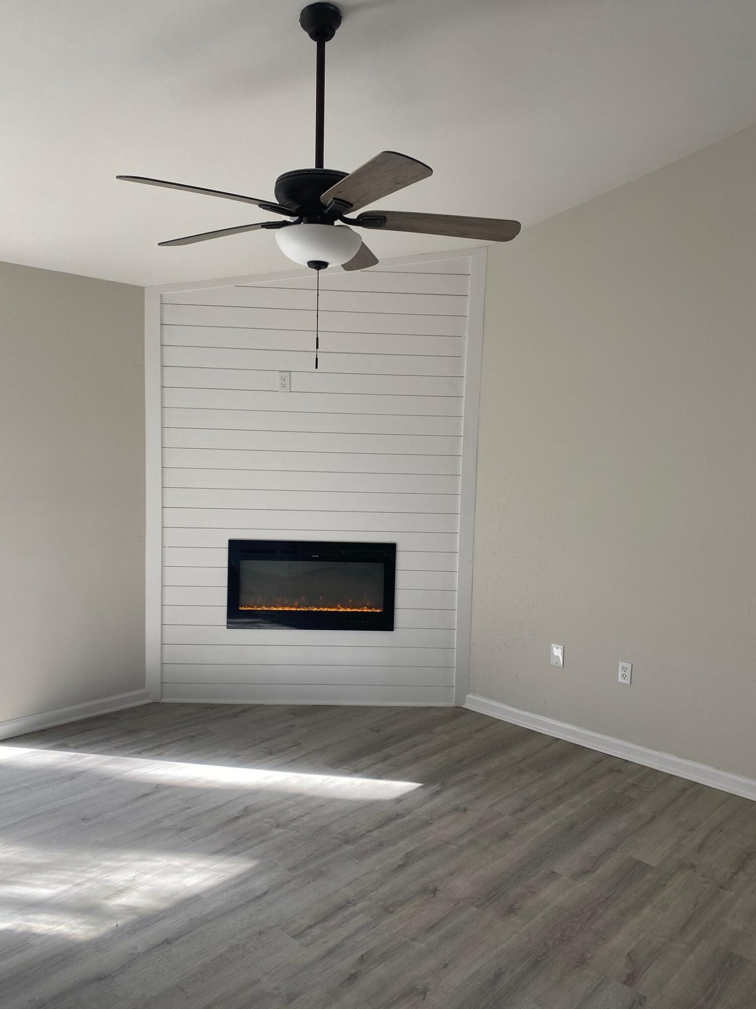 34 Fox Trail # D, Westminster Unit: D