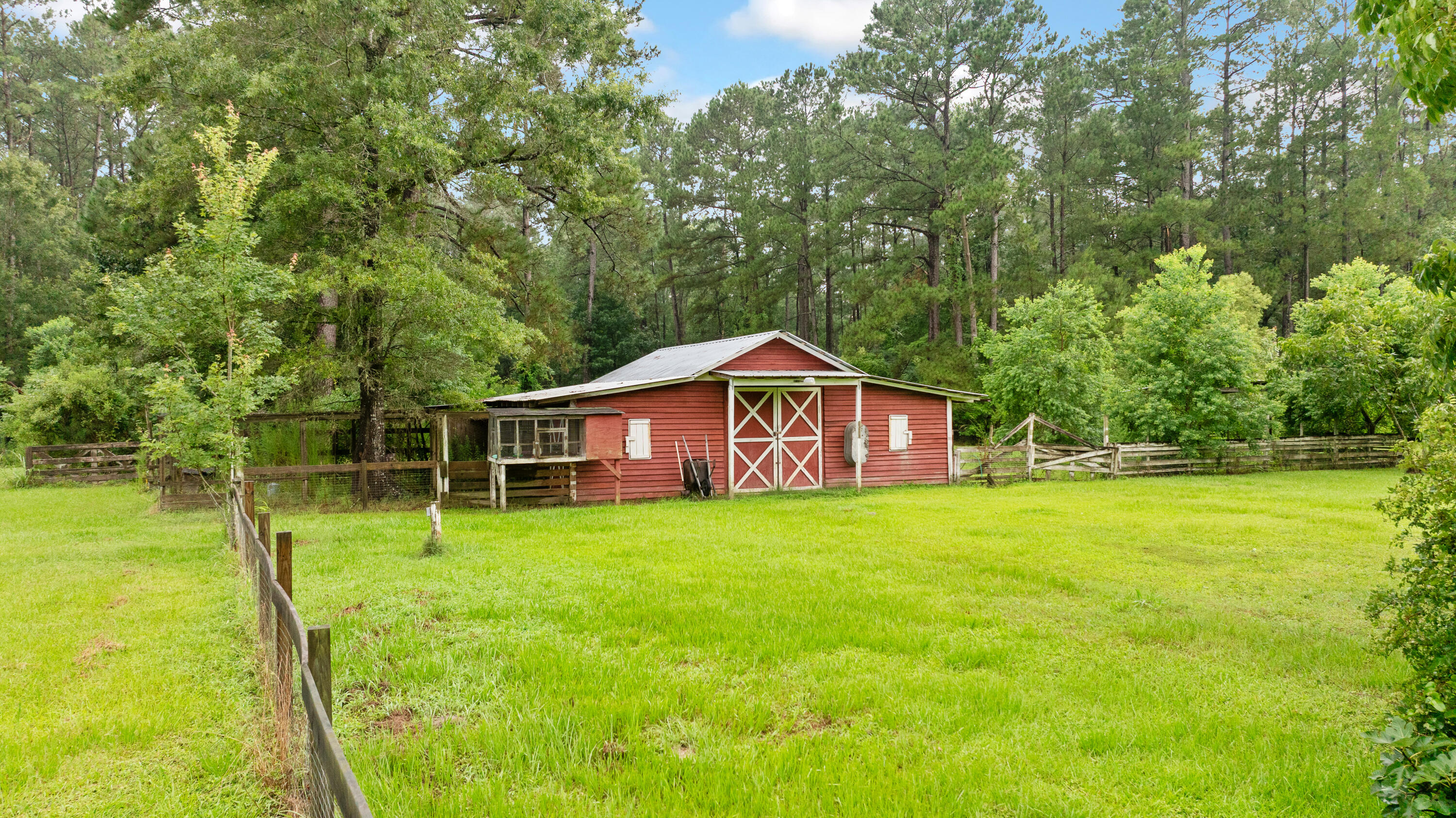1677 French Santee Road, Jamestown