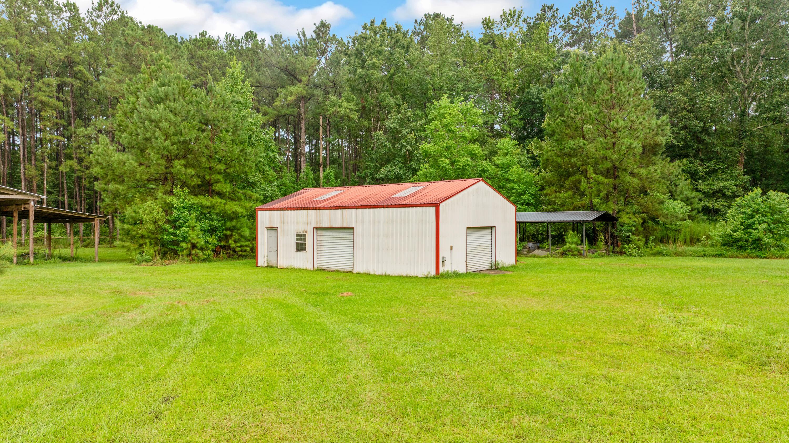 1677 French Santee Road, Jamestown