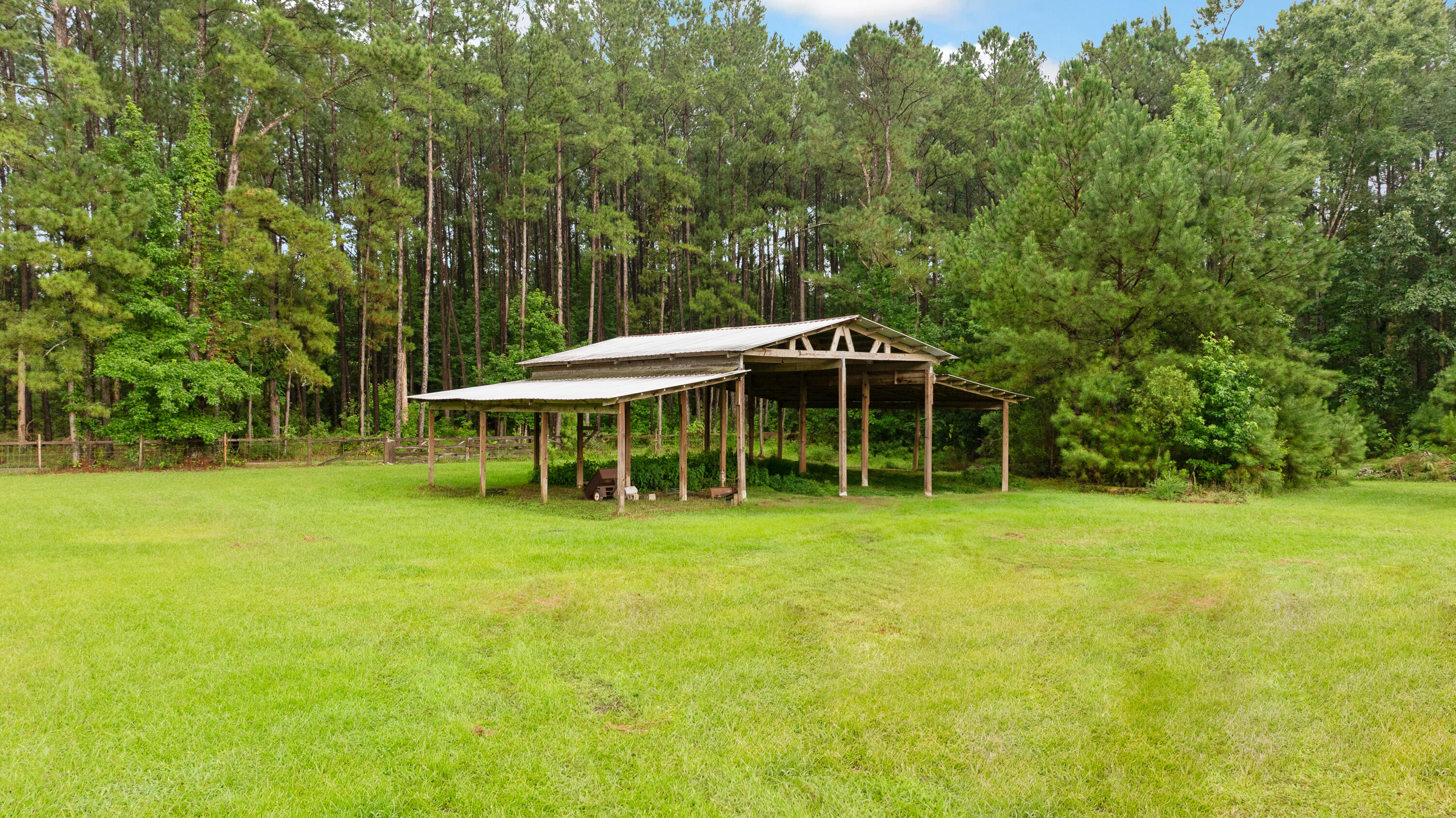 1677 French Santee Road, Jamestown