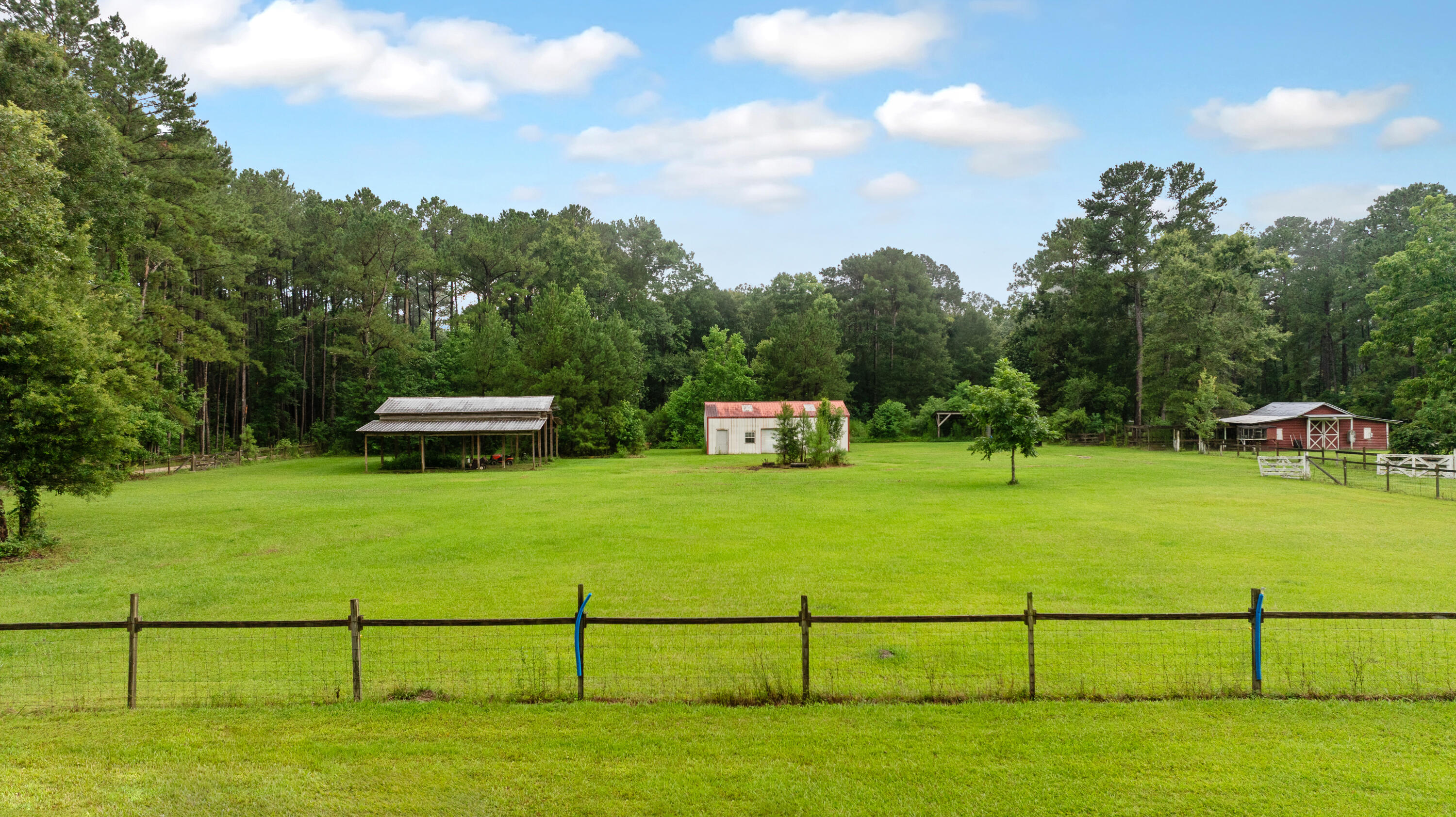 1677 French Santee Road, Jamestown