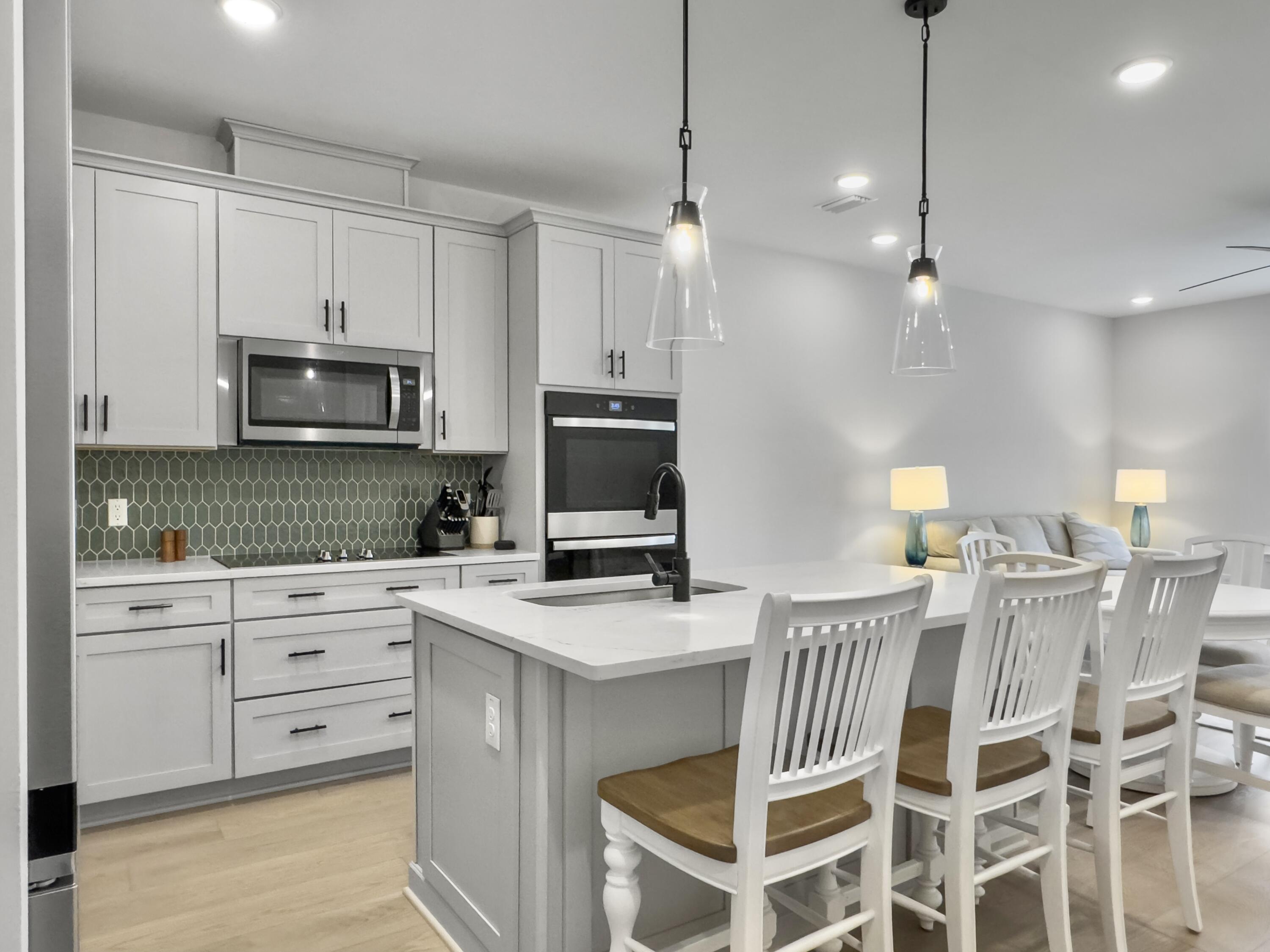 953 Dusk Drive, Summerville