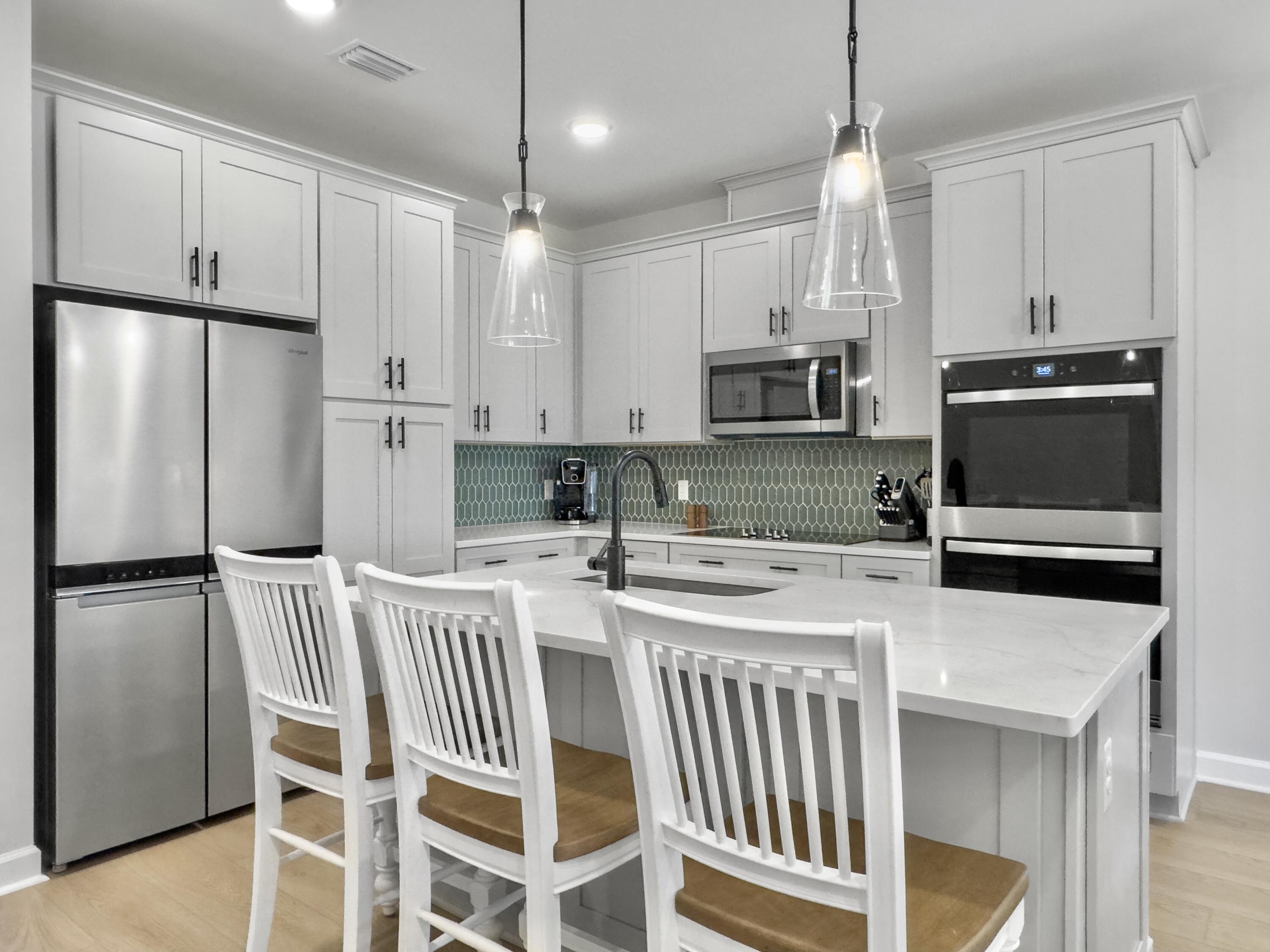953 Dusk Drive, Summerville