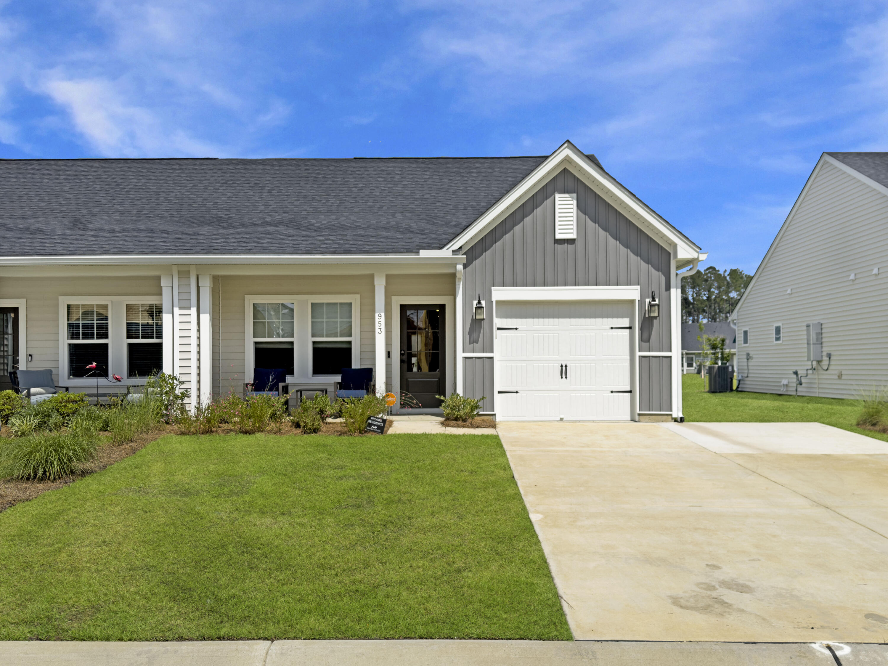 953 Dusk Drive, Summerville