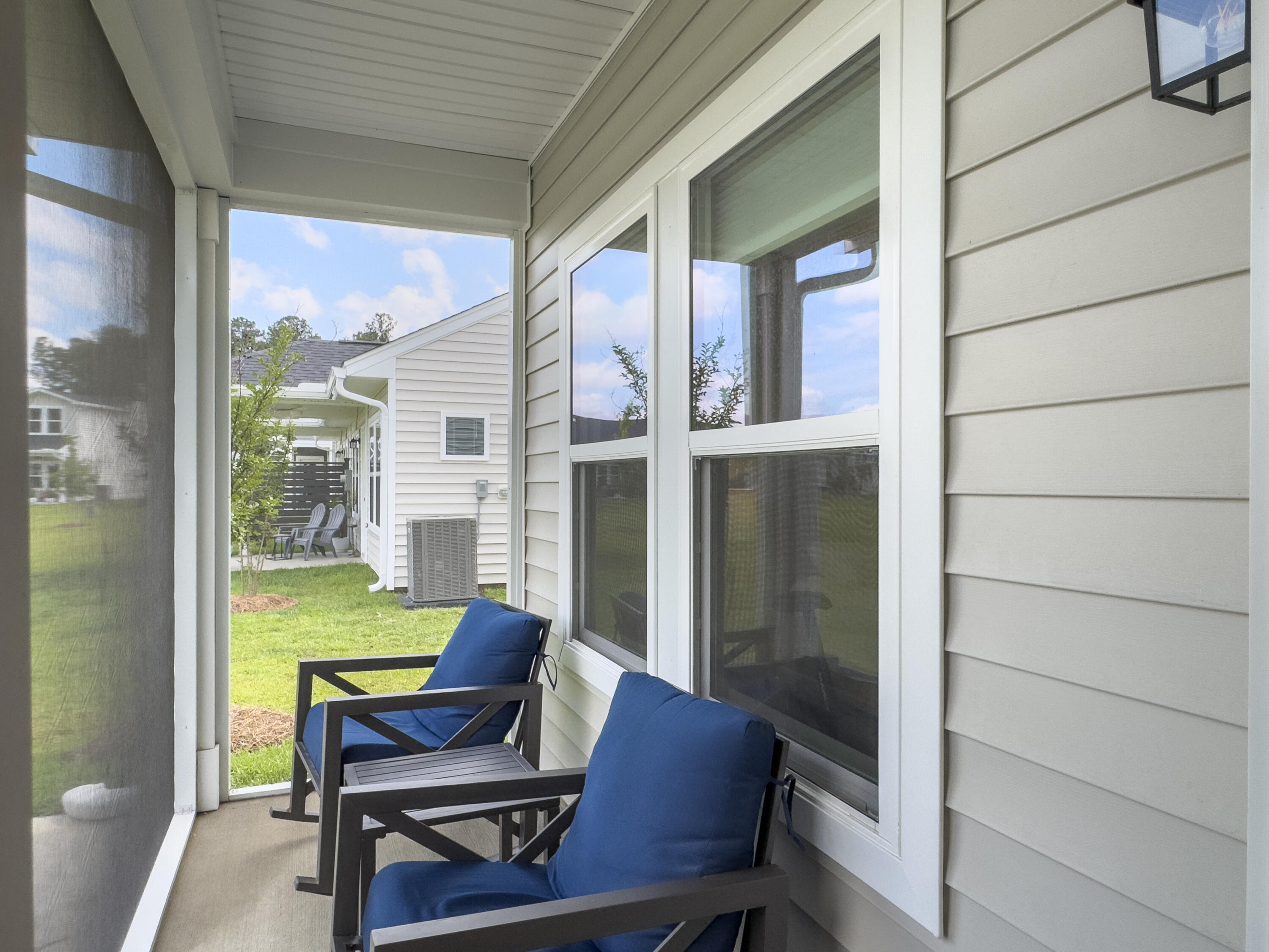 953 Dusk Drive, Summerville