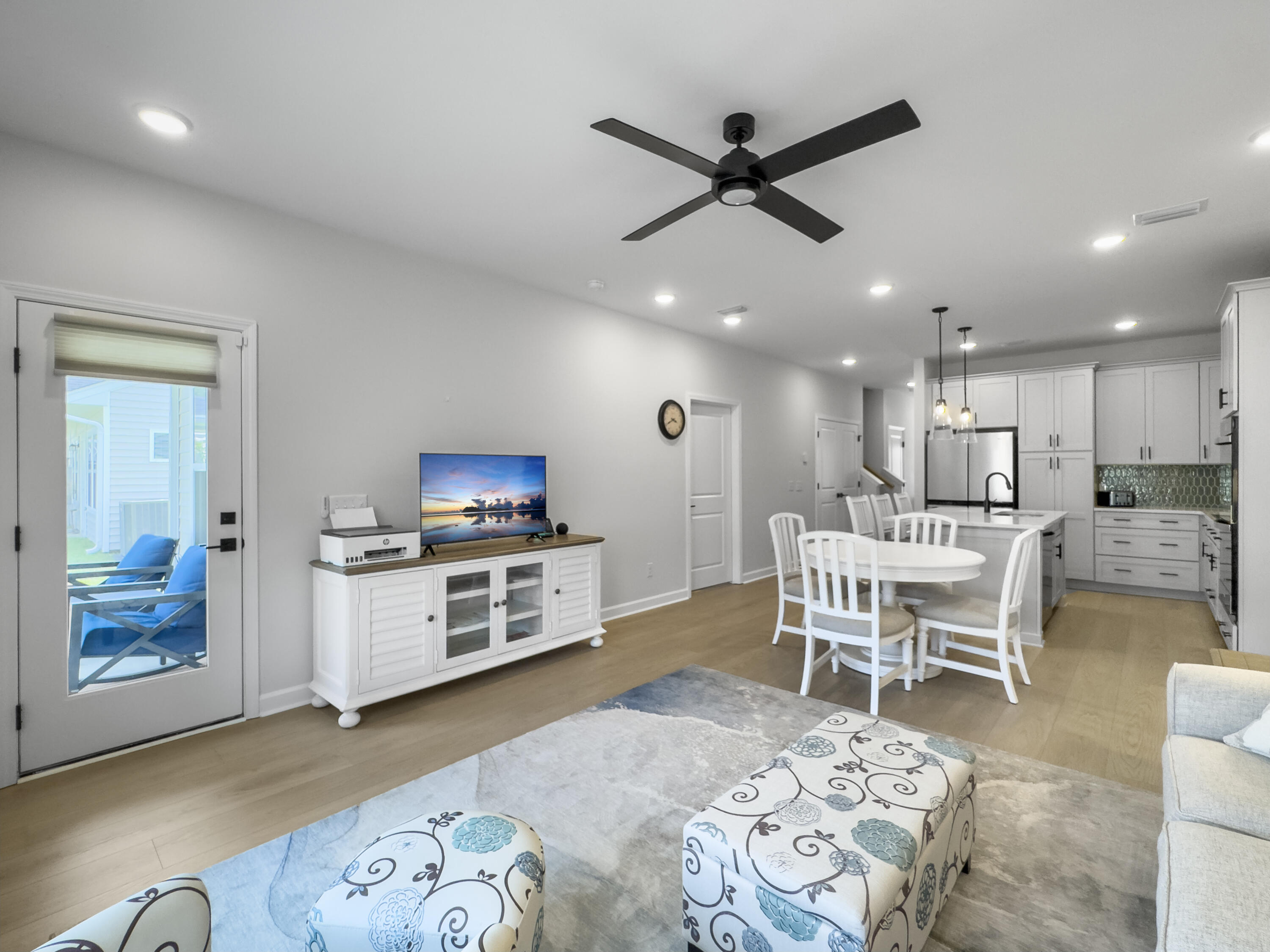 953 Dusk Drive, Summerville