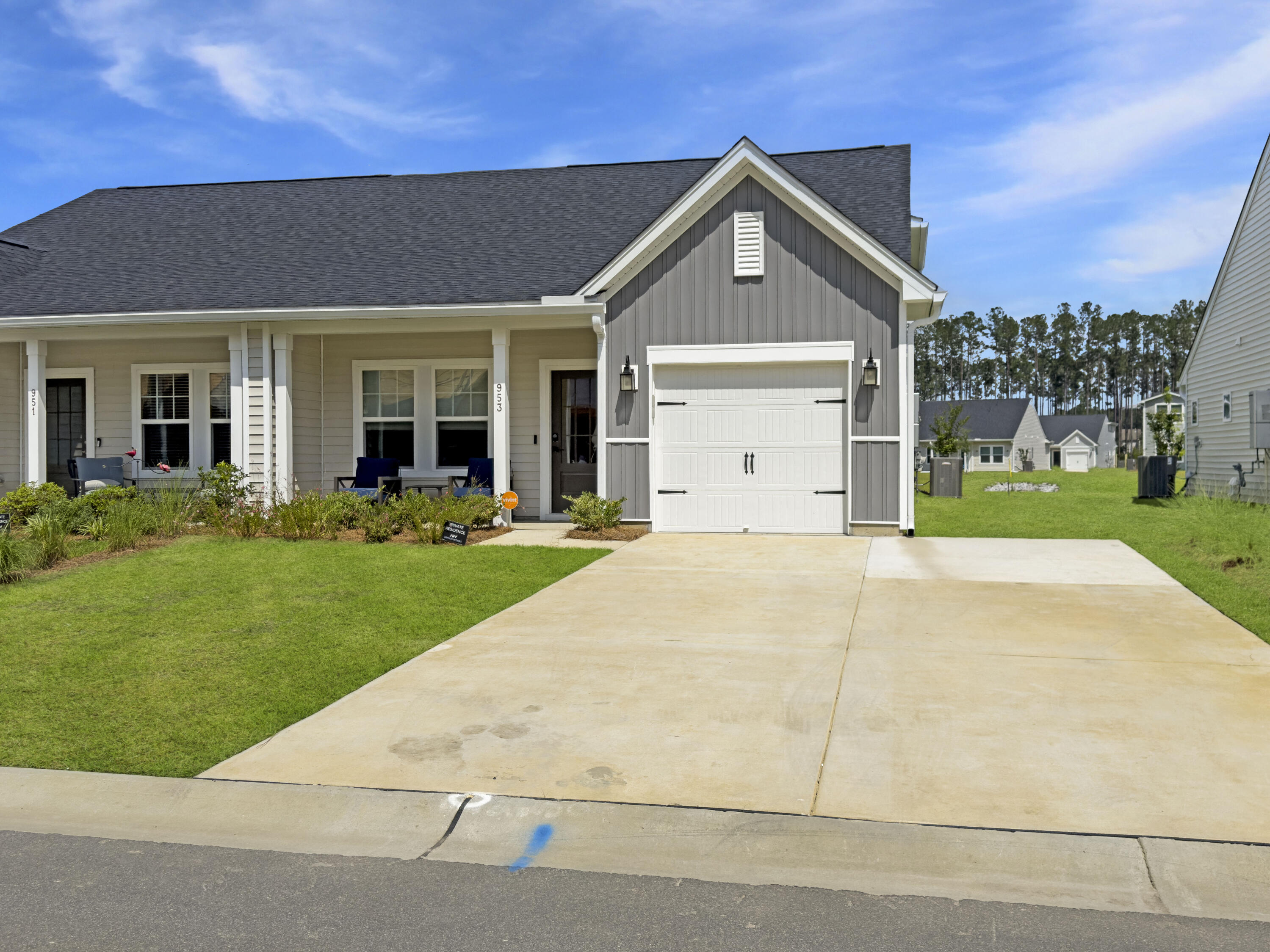 953 Dusk Drive, Summerville