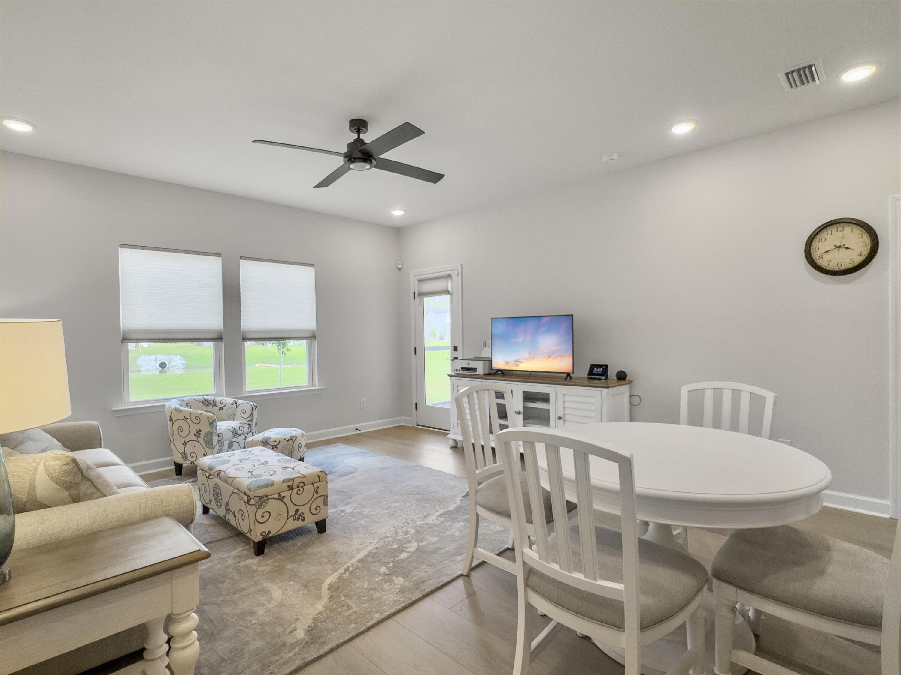 953 Dusk Drive, Summerville