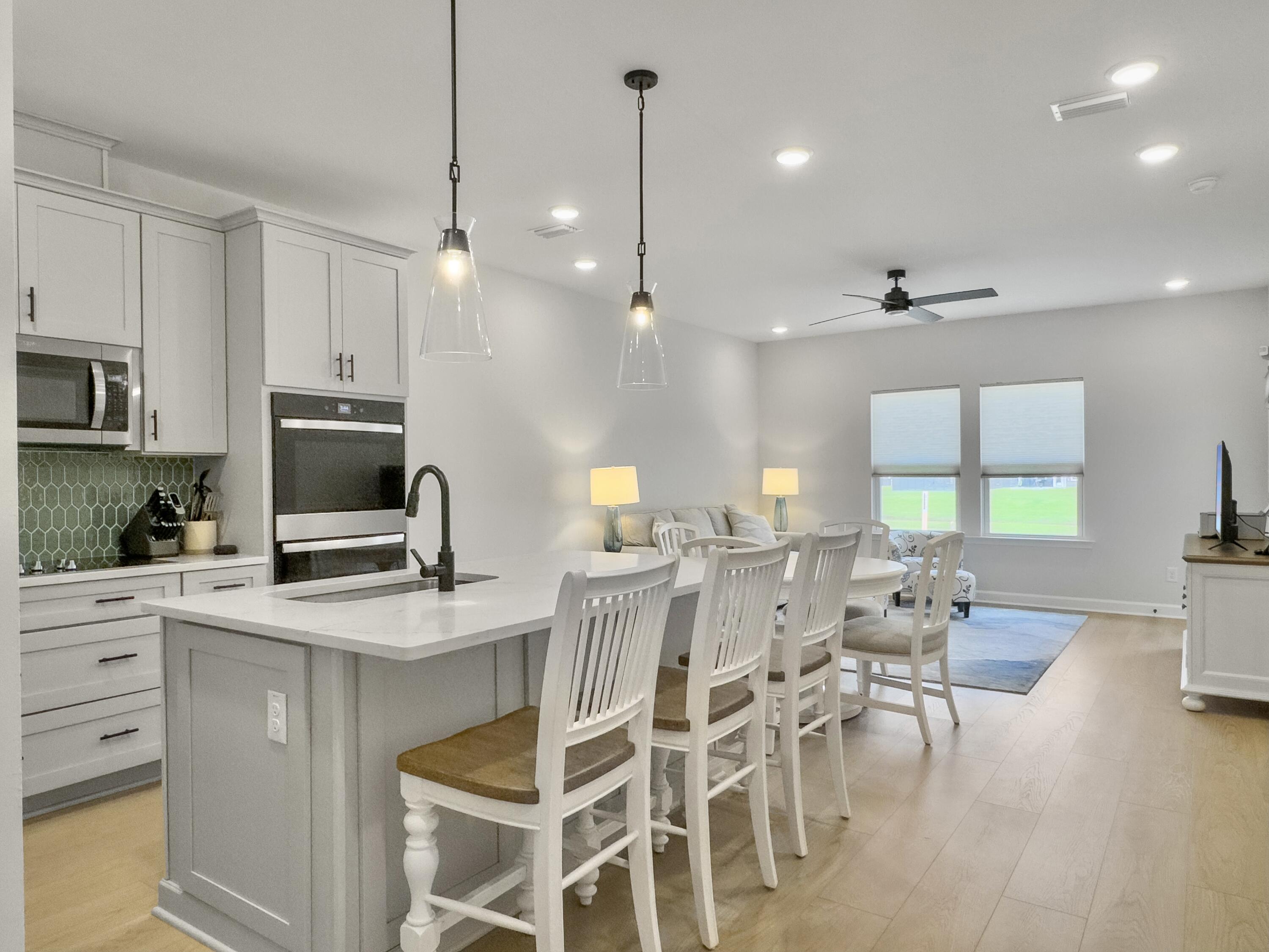 953 Dusk Drive, Summerville
